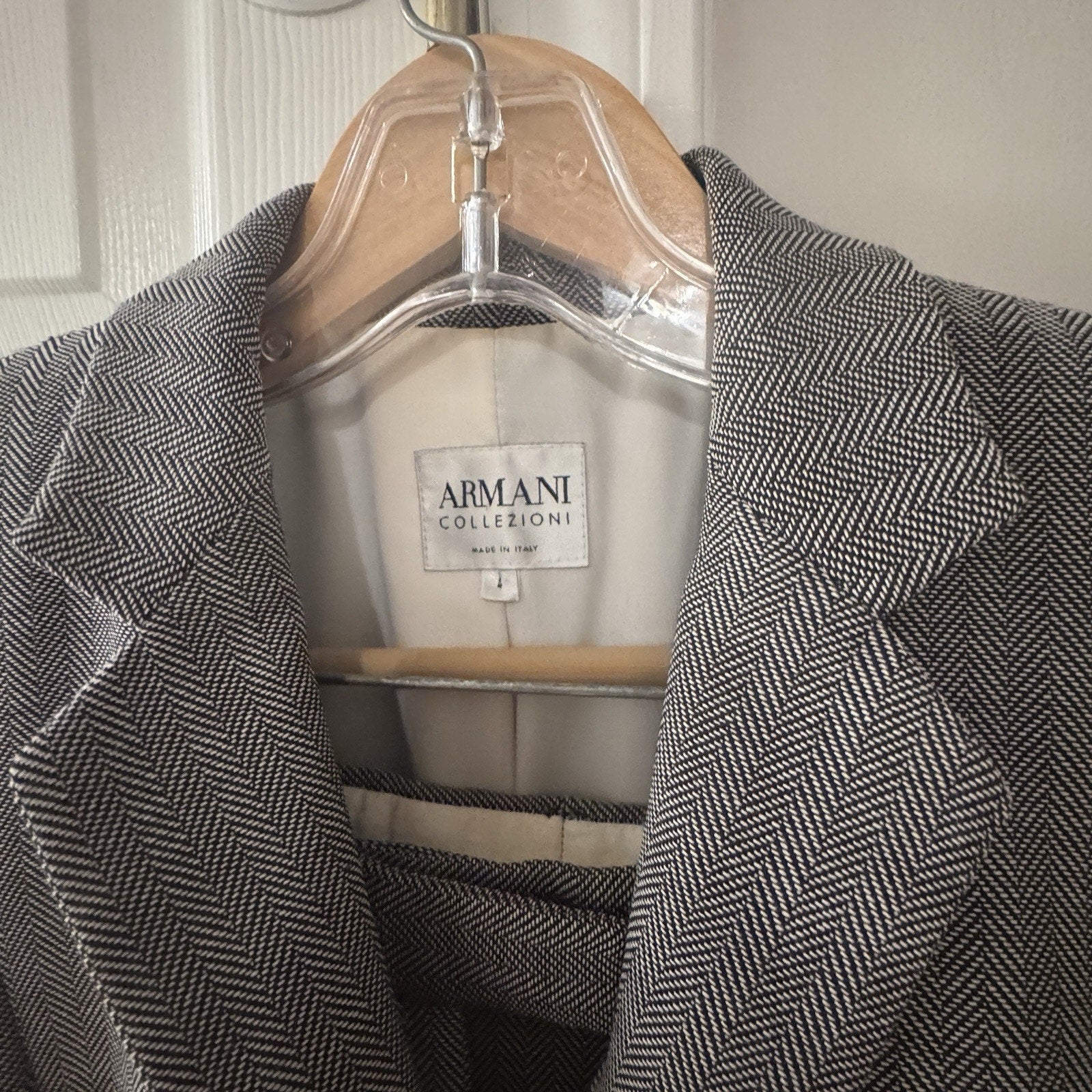 Armani Collezioni Womens Virgin Wool Gray Herringbone Pant Suit Size 4 Italy