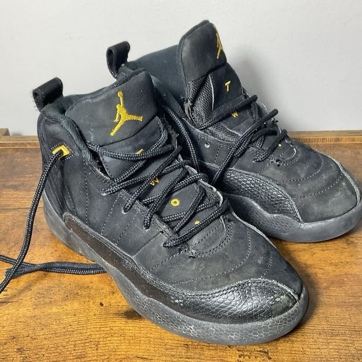 Nike Air Jordan 12 XII Retro Black Taxi 151186-071 Size 1Y Preschool - Used
