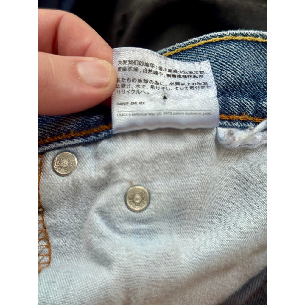 Vintage Levi’s 550 Relaxed Fit Jeans Men’s 38x30 Light Wash Denim Y2K Well Worn
