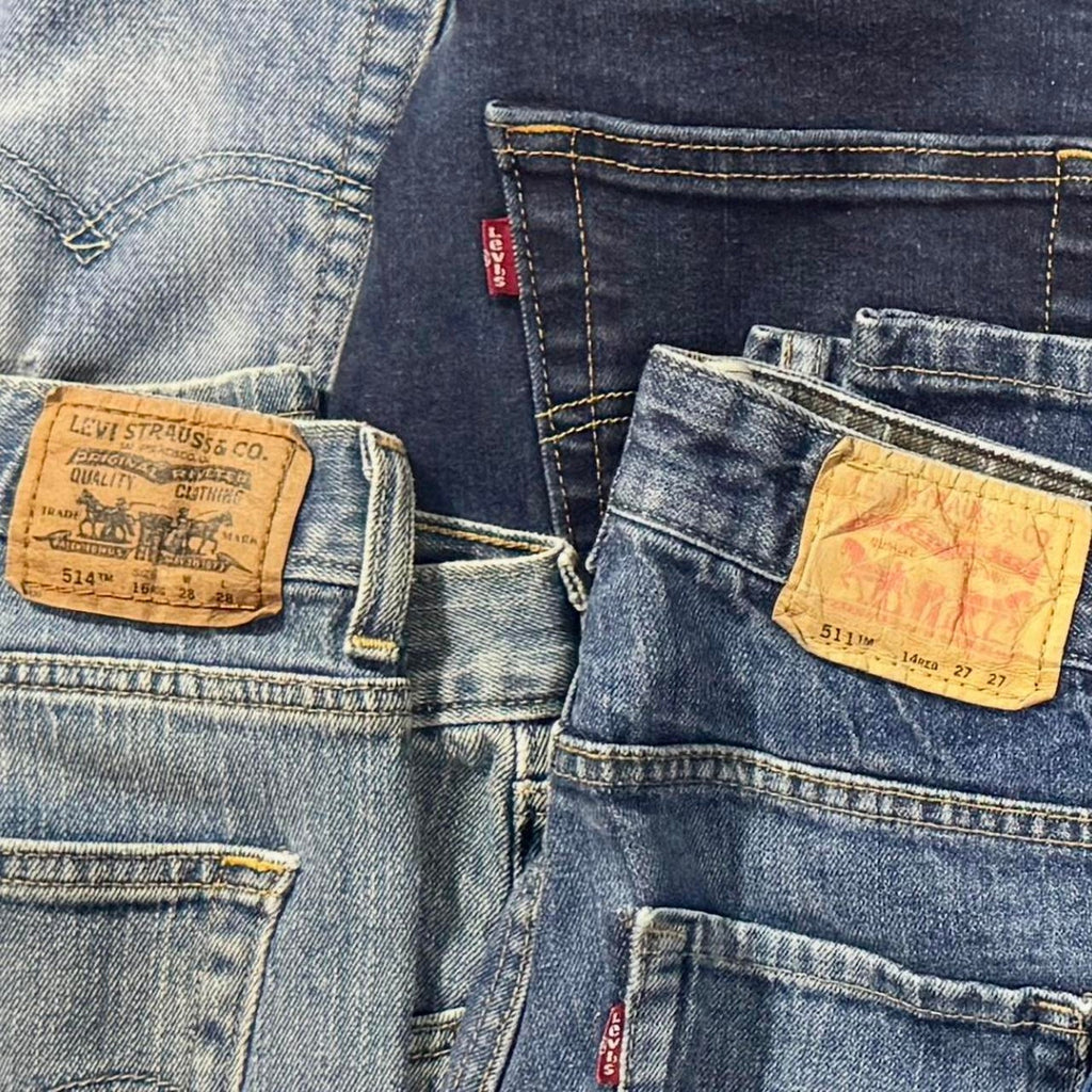 Levi’s bulk denim lot featuring 28 pairs in a variety of popular fits, washes, and sizes.