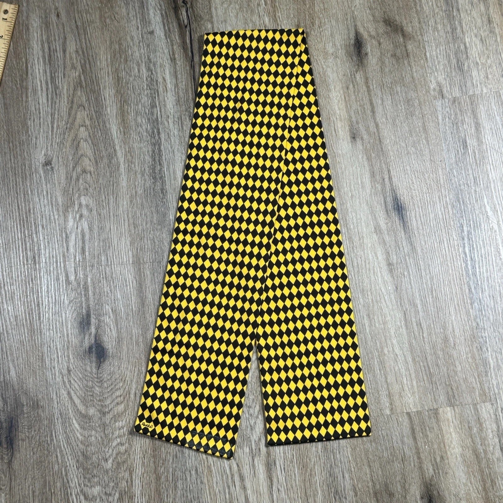 Vtg Rakkei Rama World Geometric Checkered Flight Scarf Yellow Black USA 41.5”