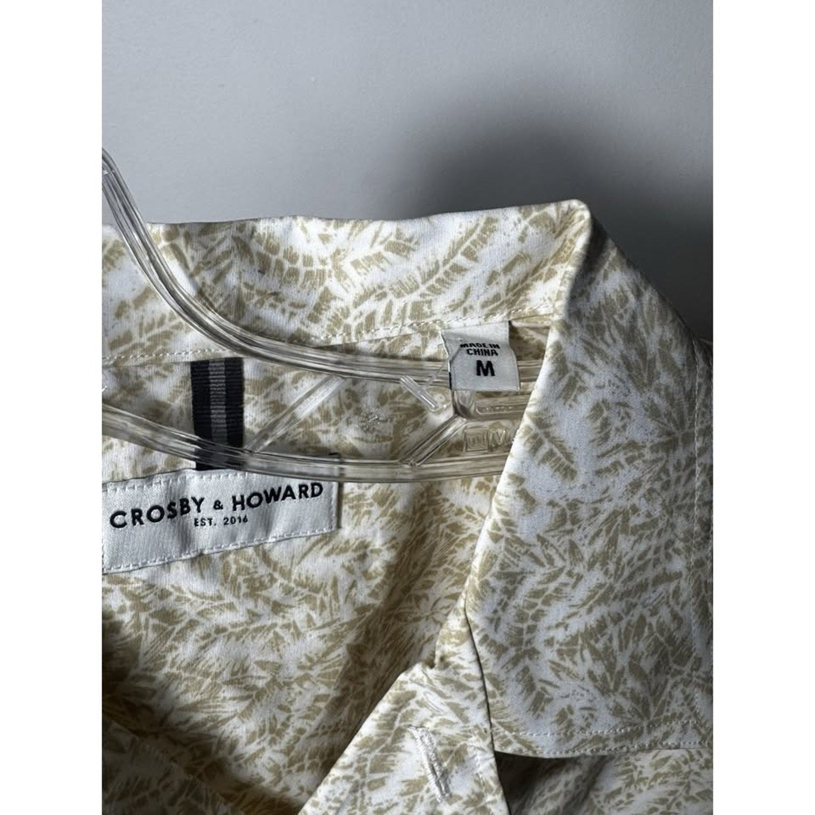 Crosby & Howard Men’s Shirt M Light Khaki Palm Print Button Down NWT $79