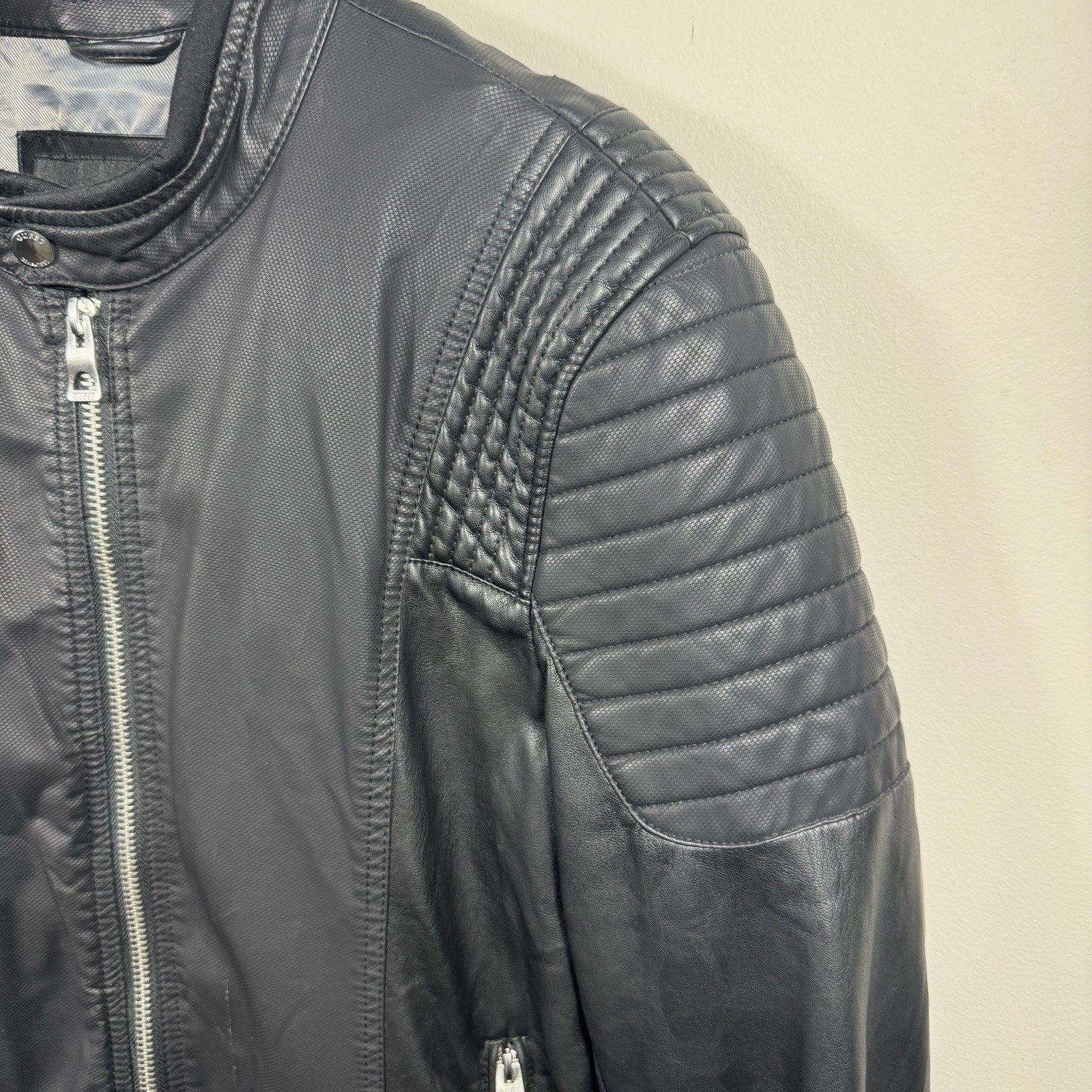 GUESS Mens Large Faux Leather Moto Cafe Racer Jacket Black Quilted Biker Zip