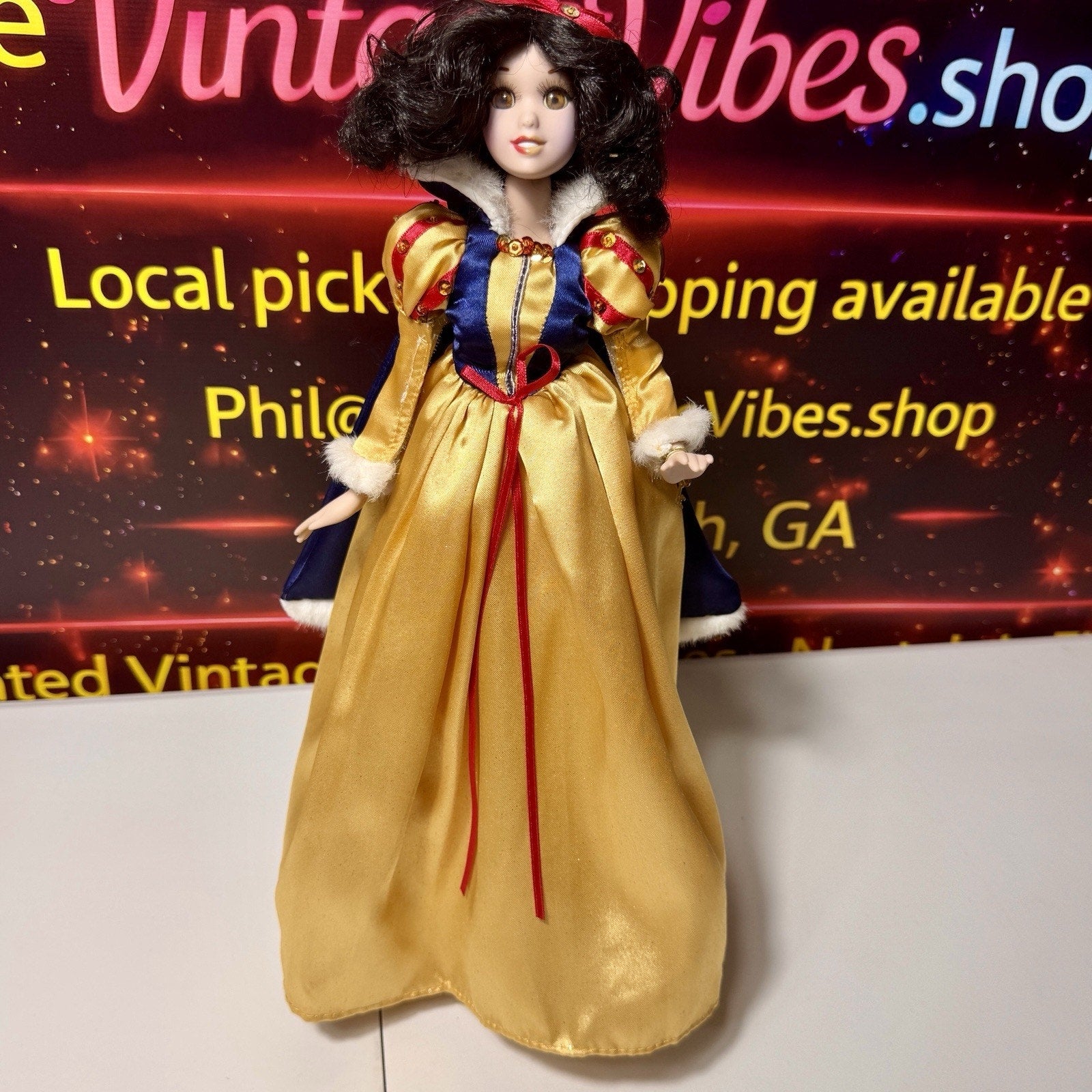 Vtg Brass Key Keepsakes Disney Snow White Porcelain Doll 15” With Display Base