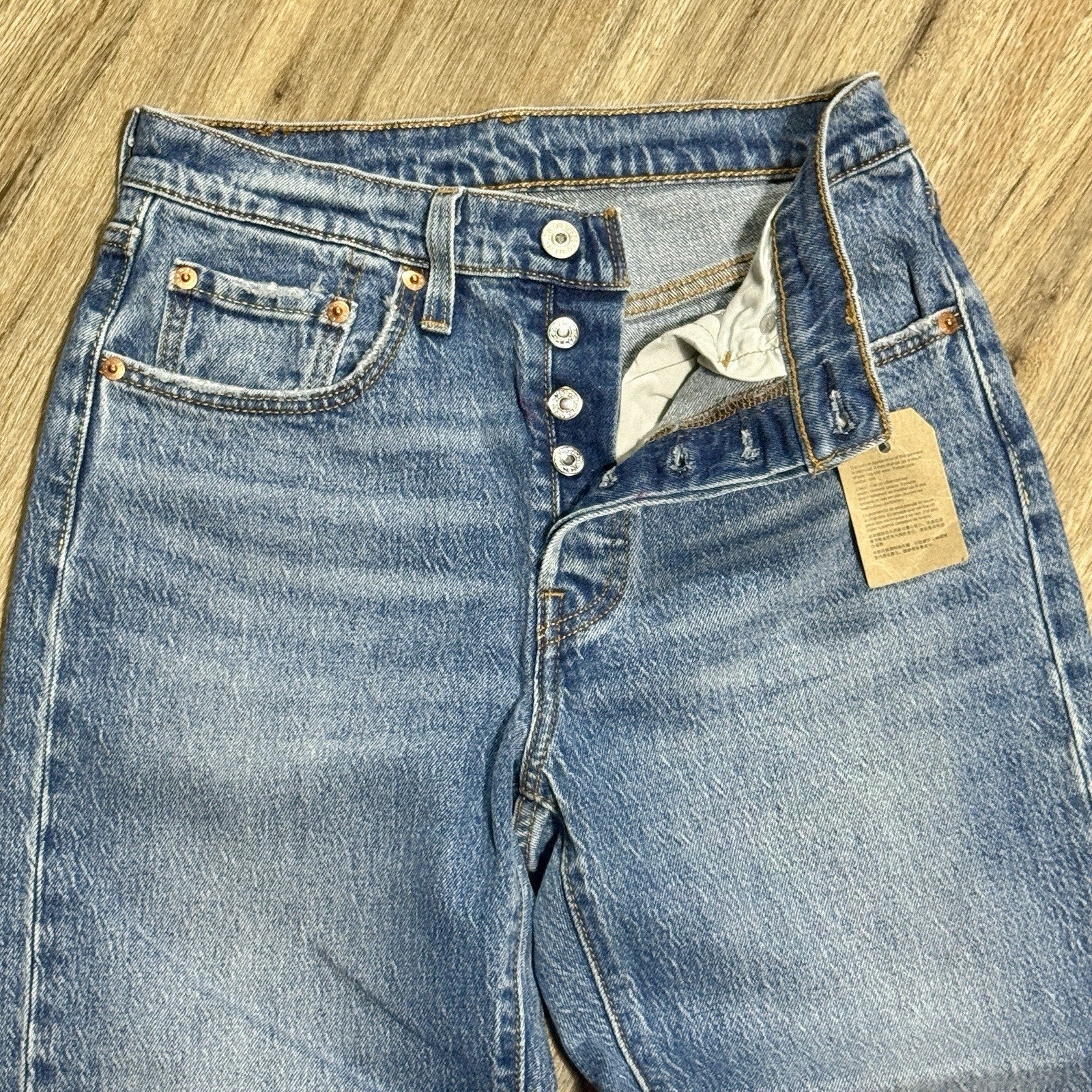 Levi's Women's 501 Original Fit Button Fly Jeans W26 L26 Light Wash NWT