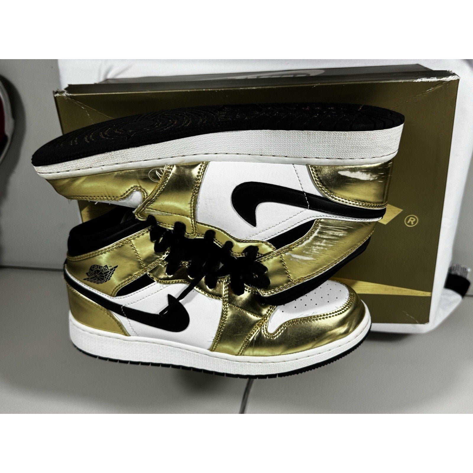 Nike Air Jordan 1 Mid SE Metallic Gold DC1420-700 GS Size 7Y 7 Used