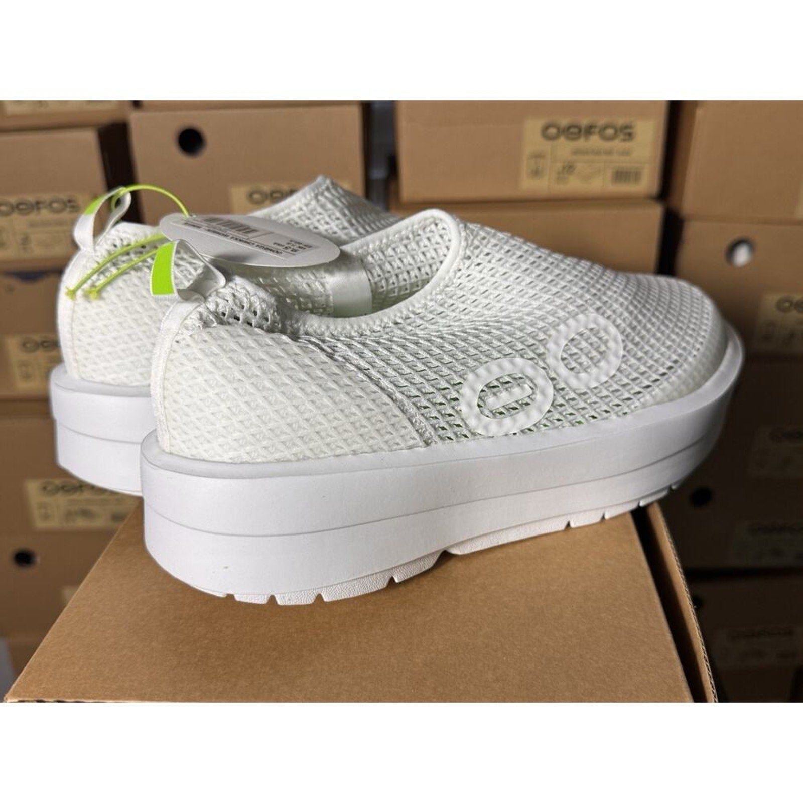 OOFOS OOmega Chukka Women’s White Recovery Shoes sz 9.5 5173 Comfort Slip-On