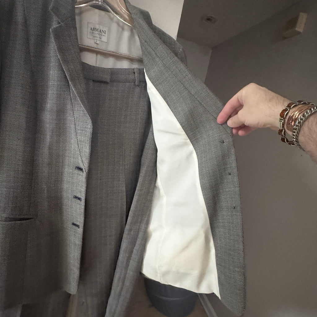 Armani Collezioni Womens Virgin Wool Gray Herringbone Pant Suit Size 4 Italy