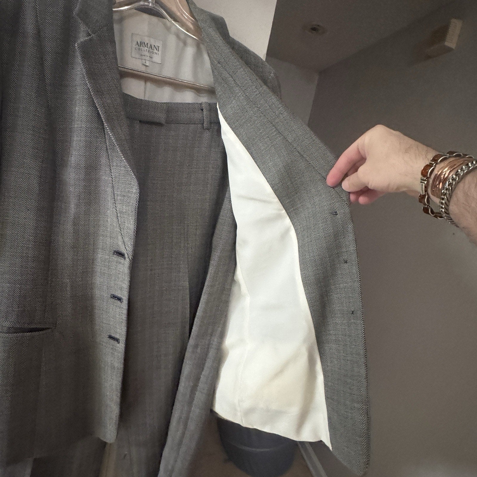 Armani Collezioni Womens Virgin Wool Gray Herringbone Pant Suit Size 4 Italy