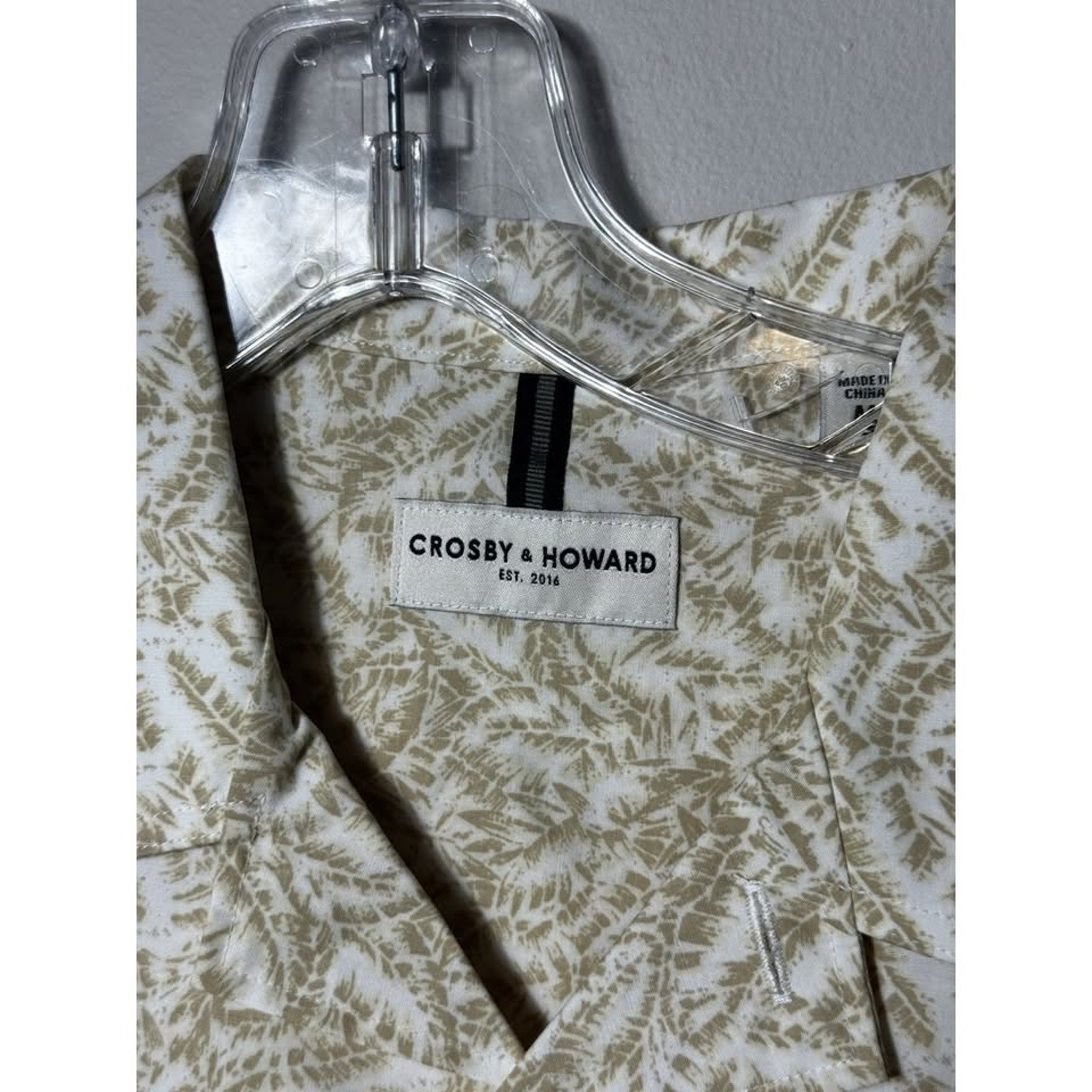 Crosby & Howard Men’s Shirt M Light Khaki Palm Print Button Down NWT $79
