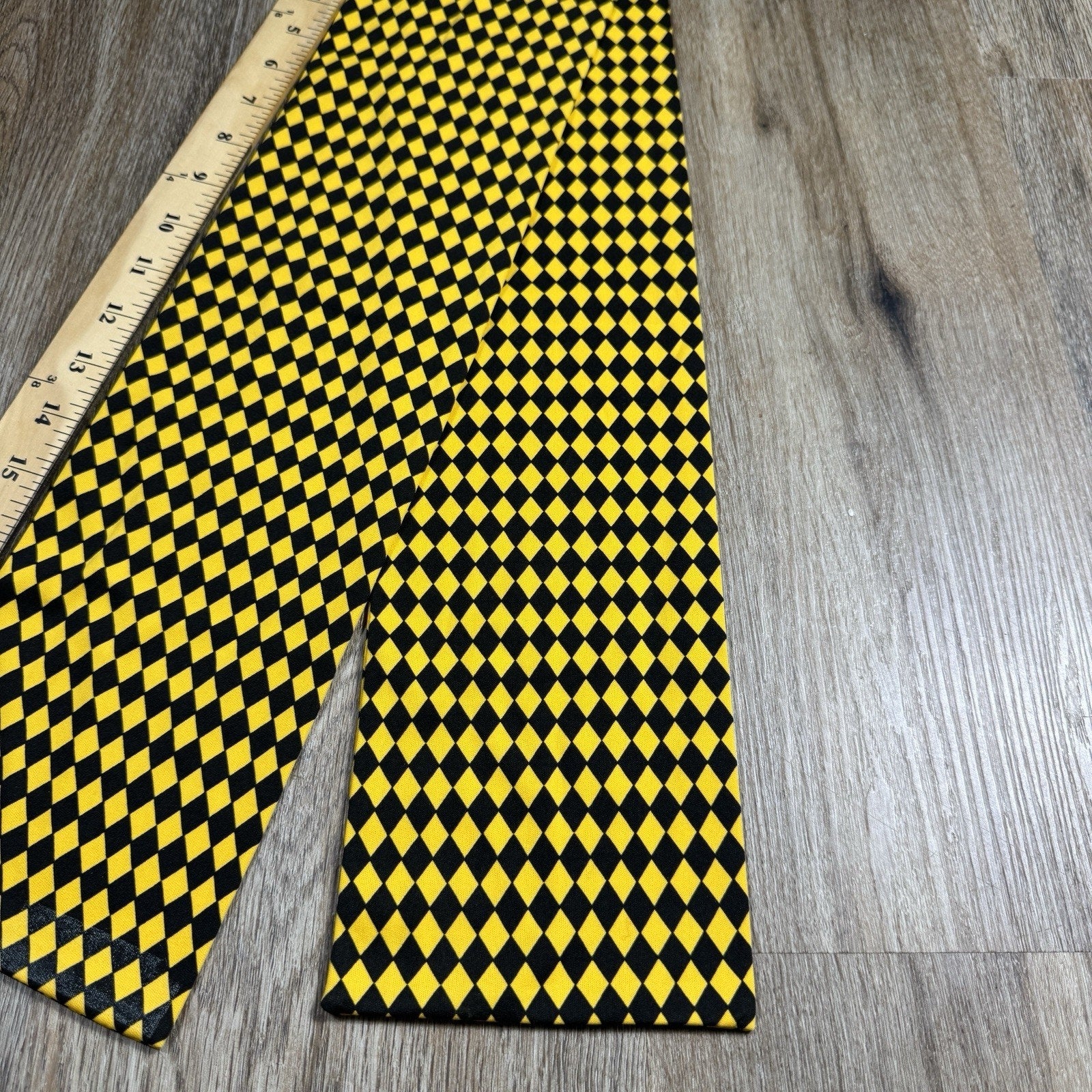 Vtg Rakkei Rama World Geometric Checkered Flight Scarf Yellow Black USA 41.5”