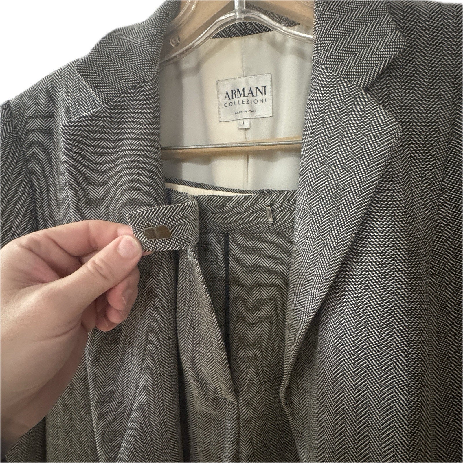 Armani Collezioni Womens Virgin Wool Gray Herringbone Pant Suit Size 4 Italy