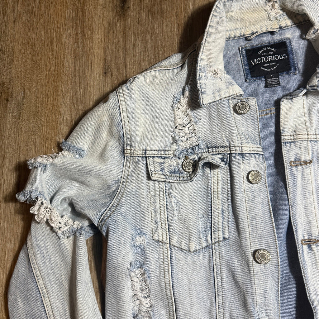Victorious Distressed Light Wash Denim Trucker Jacket Men’s Small Cotton Vtg Y2K