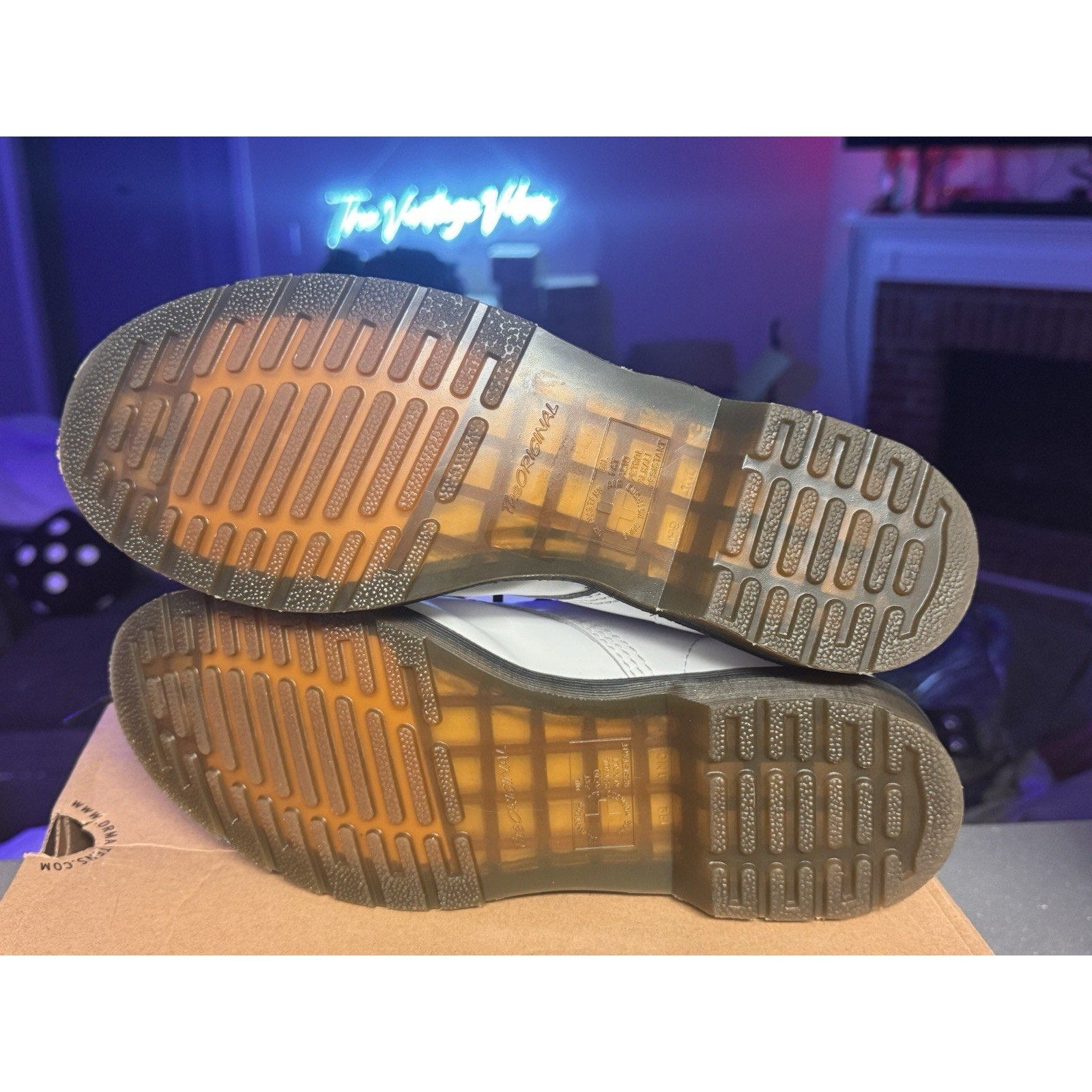 25057100 Doc Dr. Martens Air Wair 1460 Softy White Leather Combat Boots 9 Wmns