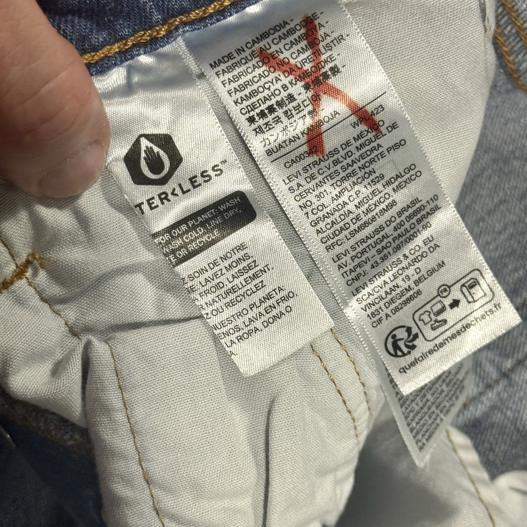 Levi's Women's 501 Original Fit Button Fly Jeans W26 L26 Light Wash NWT