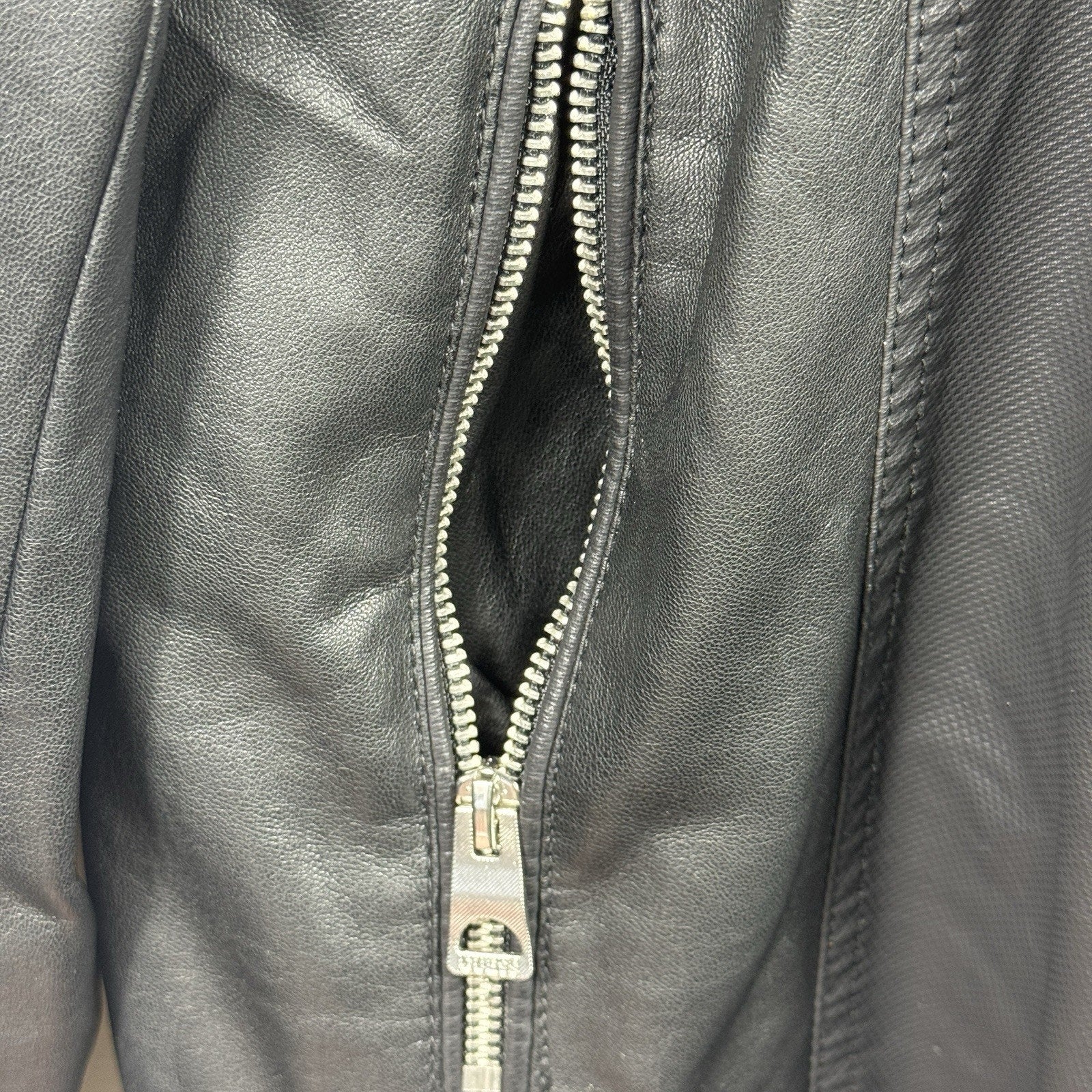 GUESS Mens Large Faux Leather Moto Cafe Racer Jacket Black Quilted Biker Zip