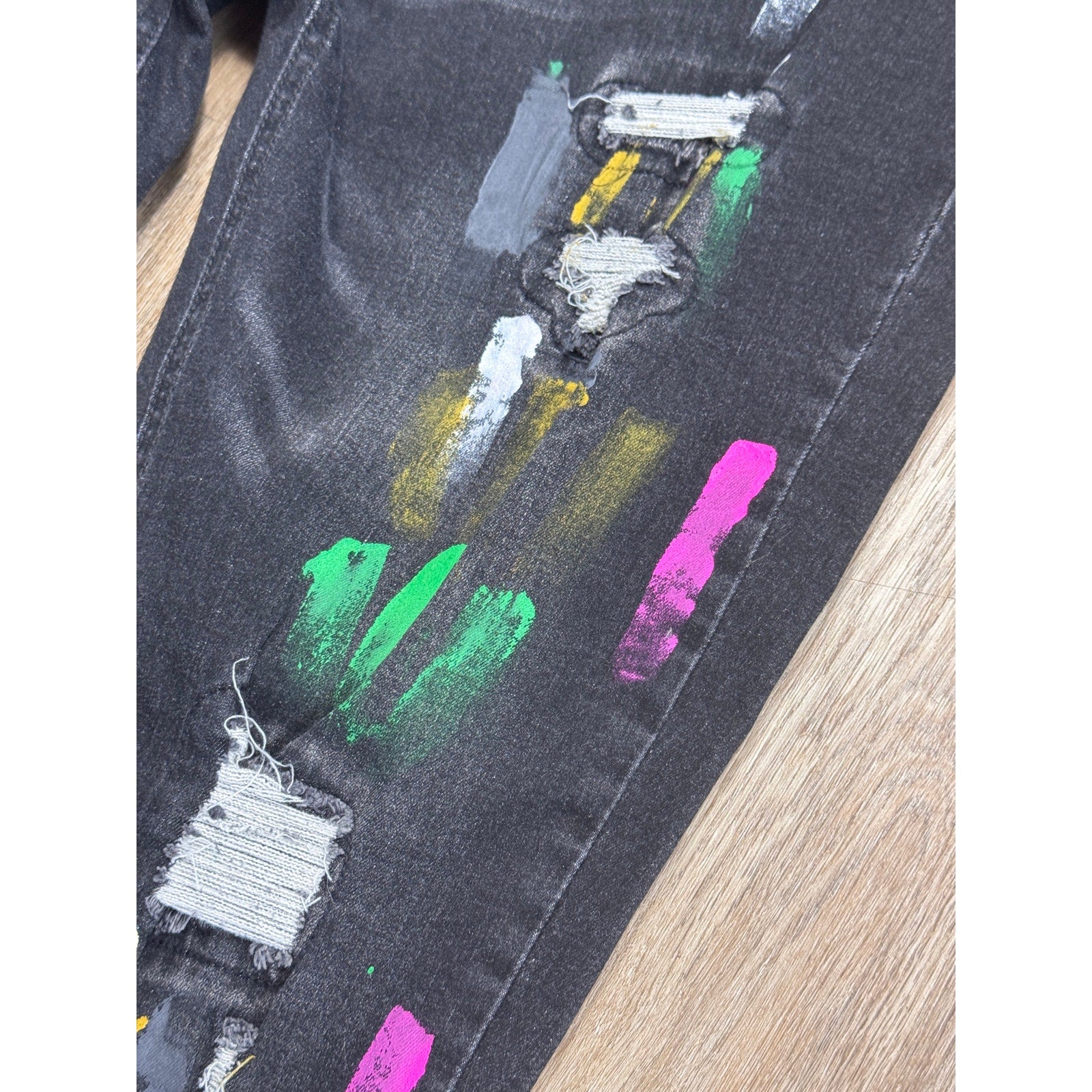 Switch Remarkable Distressed Paint Splatter Jeans Men’s 40x32 Slim Taper Black Denim NWT