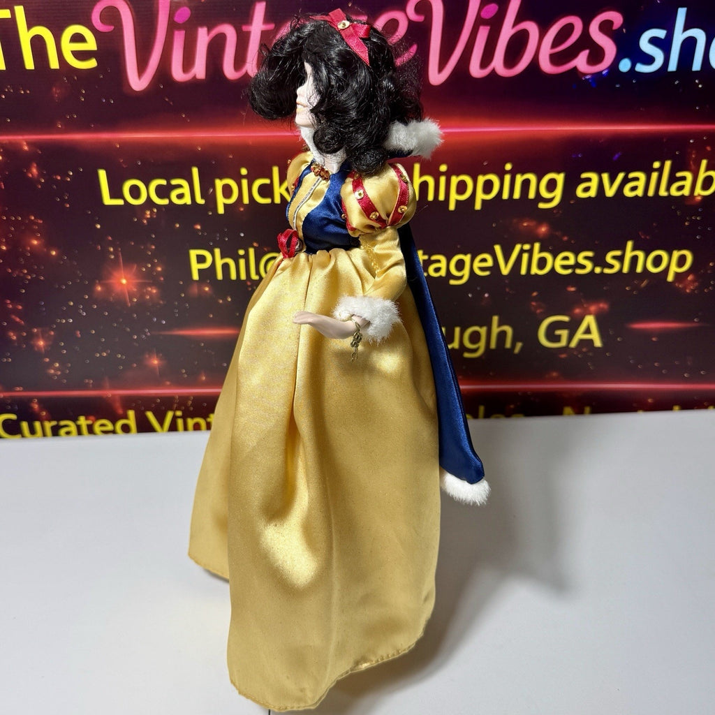Vtg Brass Key Keepsakes Disney Snow White Porcelain Doll 15” With Display Base