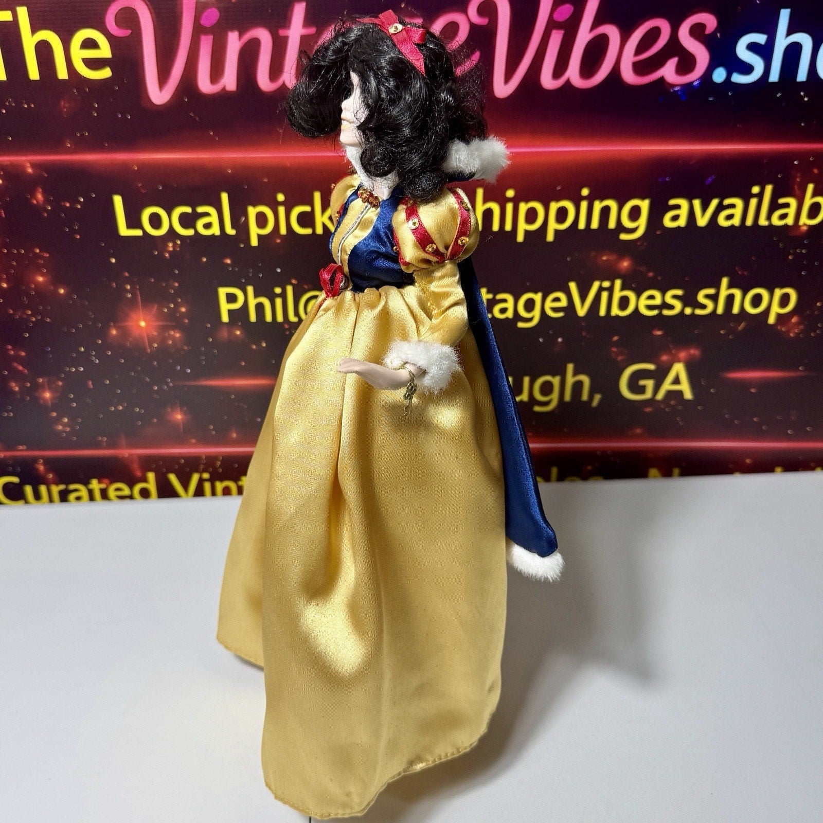 Vtg Brass Key Keepsakes Disney Snow White Porcelain Doll 15” With Display Base