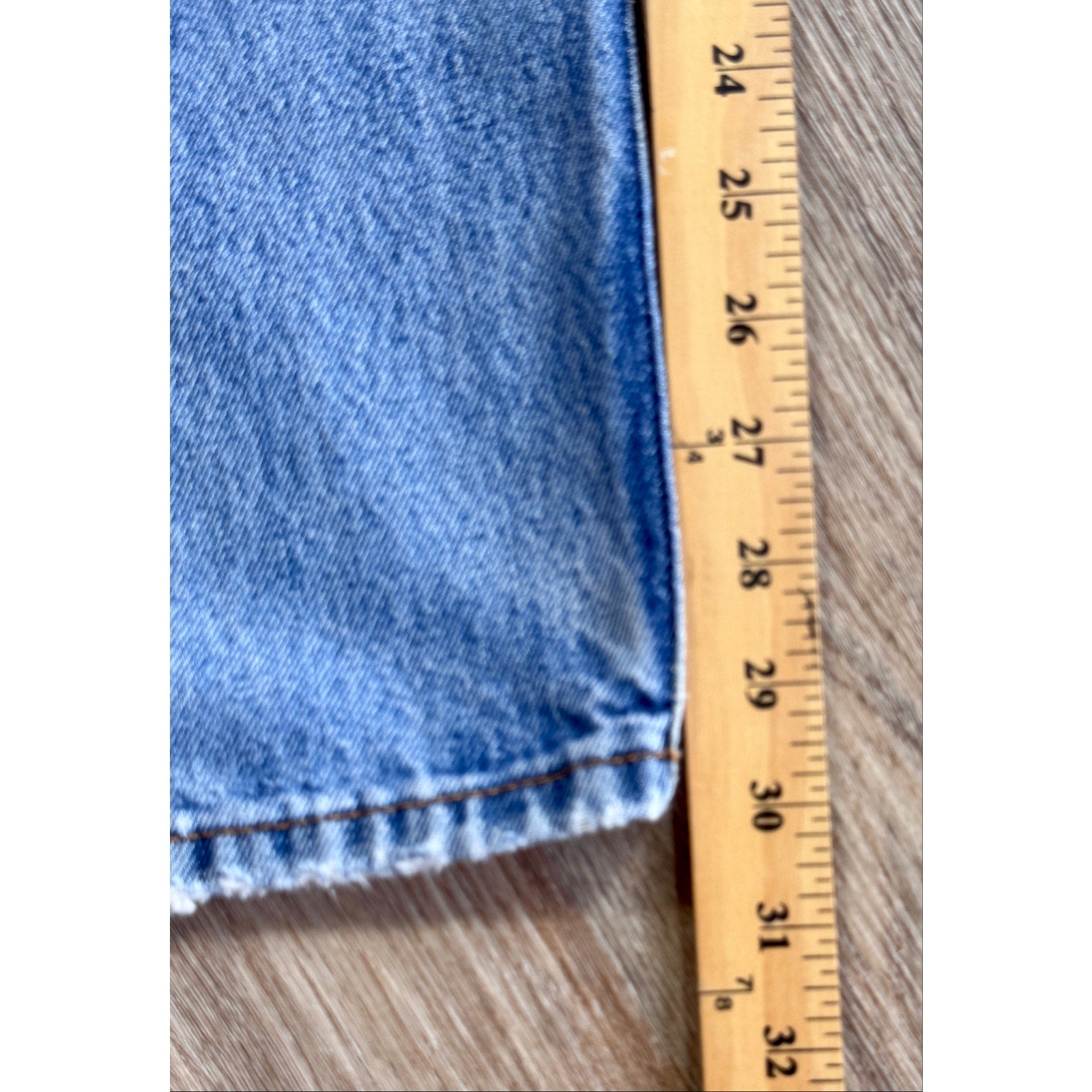 Vintage Levi’s 550 Relaxed Fit Jeans Men’s 38x30 Light Wash Denim Y2K Well Worn