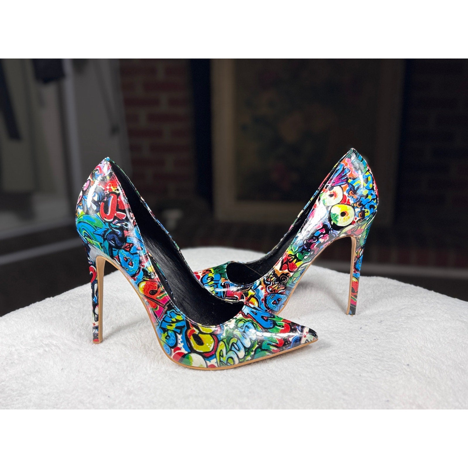 Shoe Republic LA Graffiti Print Stiletto Heels Women’s Size 6.5 7 Pointed Toe Pumps