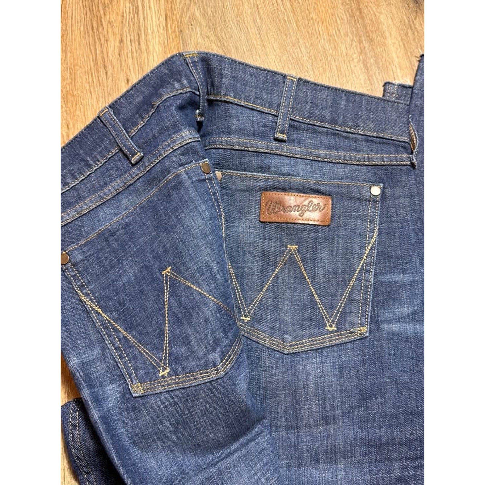 Rare Wrangler Aura Skinny Jeans Studded Dark Wash 38x36 Raw Hem Stretch