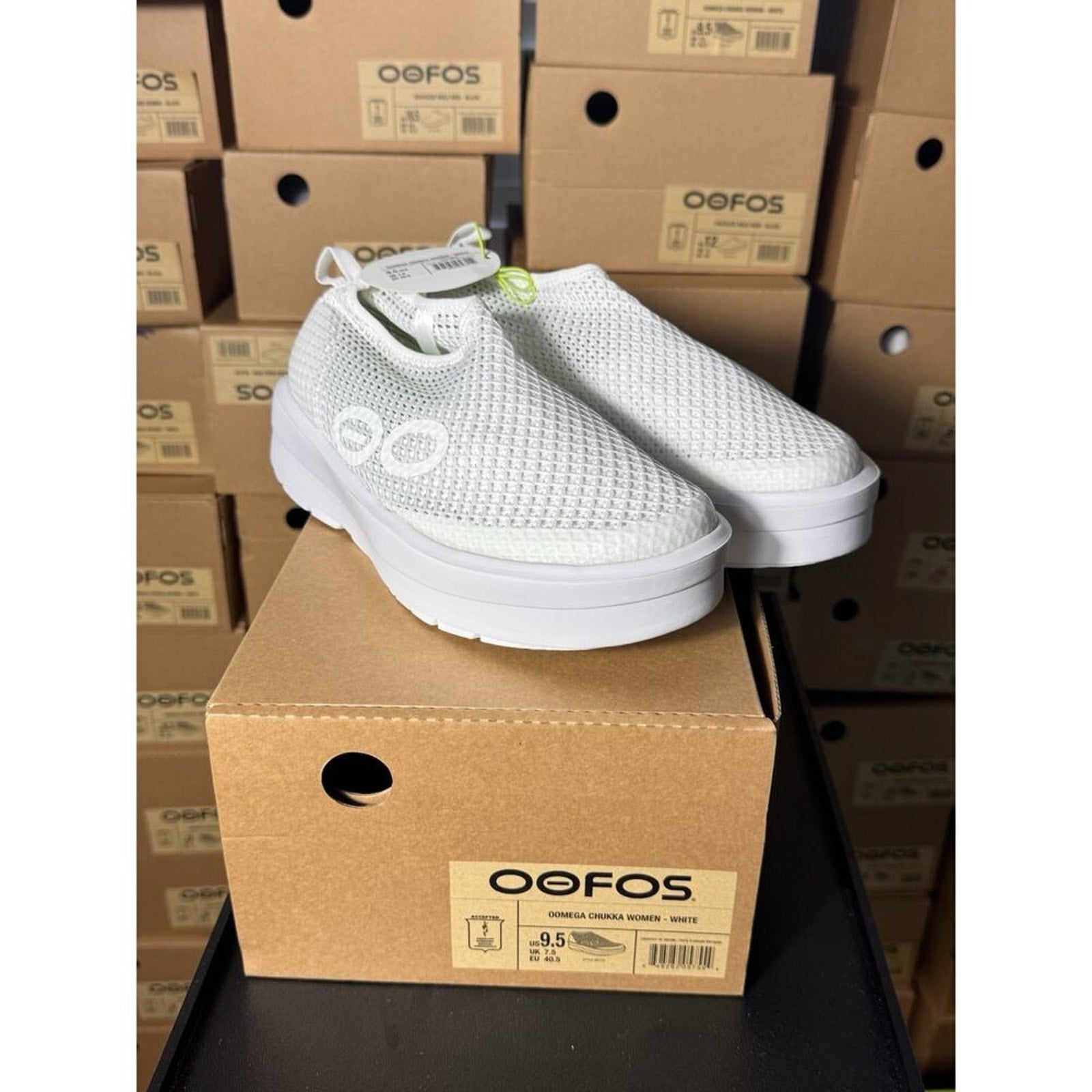 OOFOS OOmega Chukka Women’s White Recovery Shoes sz 9.5 5173 Comfort Slip-On