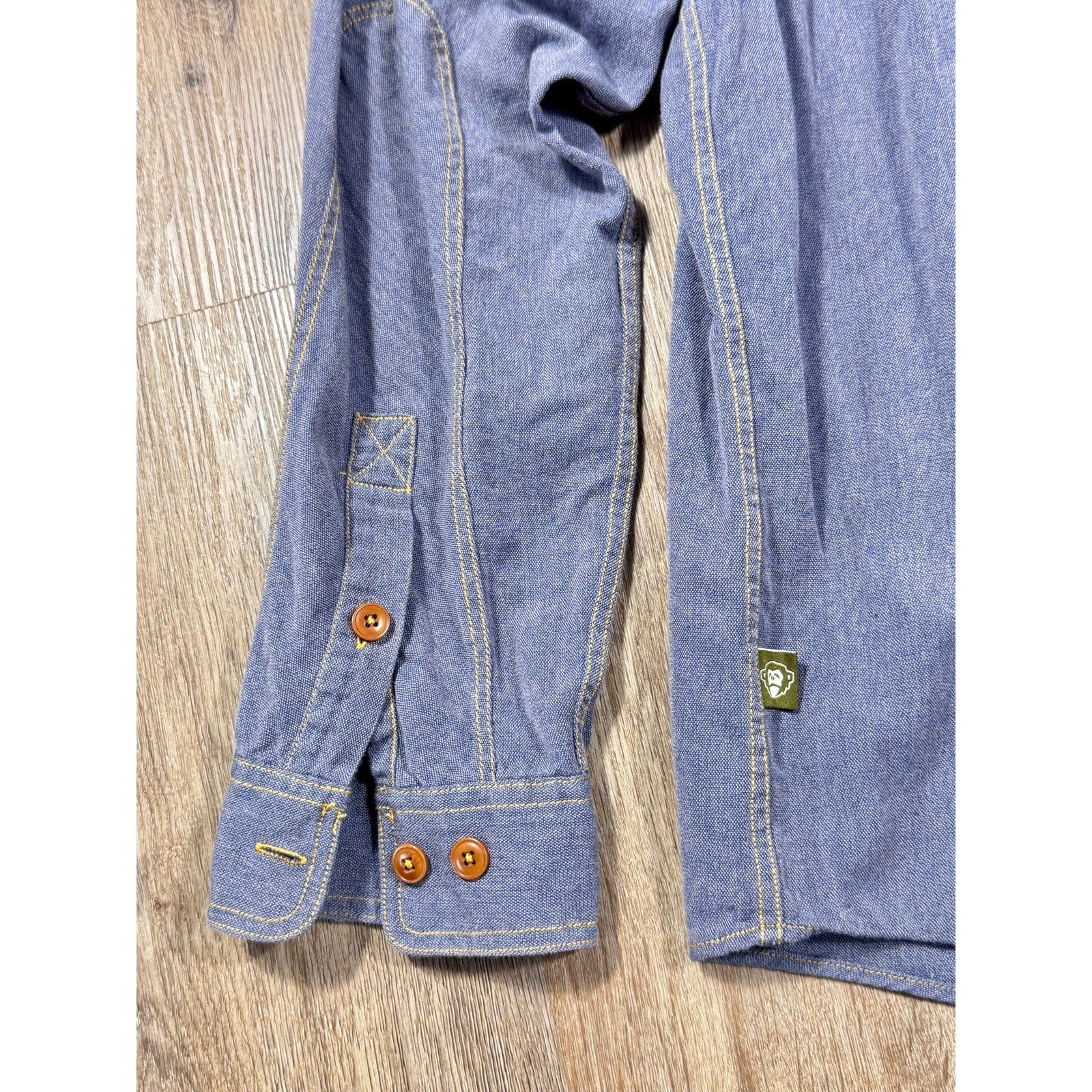 Howler Bros x Clutch Chambray Work Shirt Men’s Large Blue Rare Patch Button Up