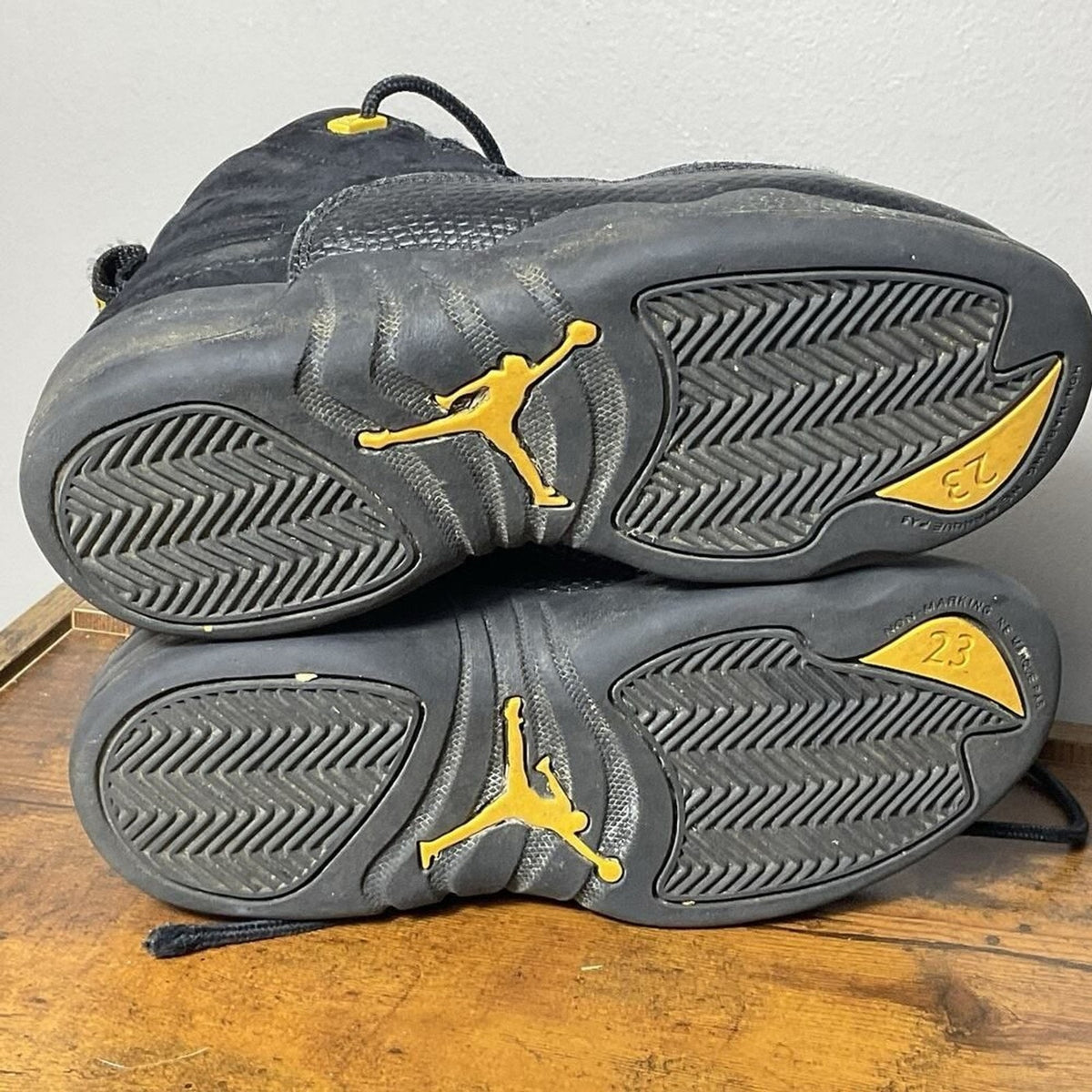 Nike Air Jordan 12 XII Retro Black Taxi 151186-071 Size 1Y Preschool - Used