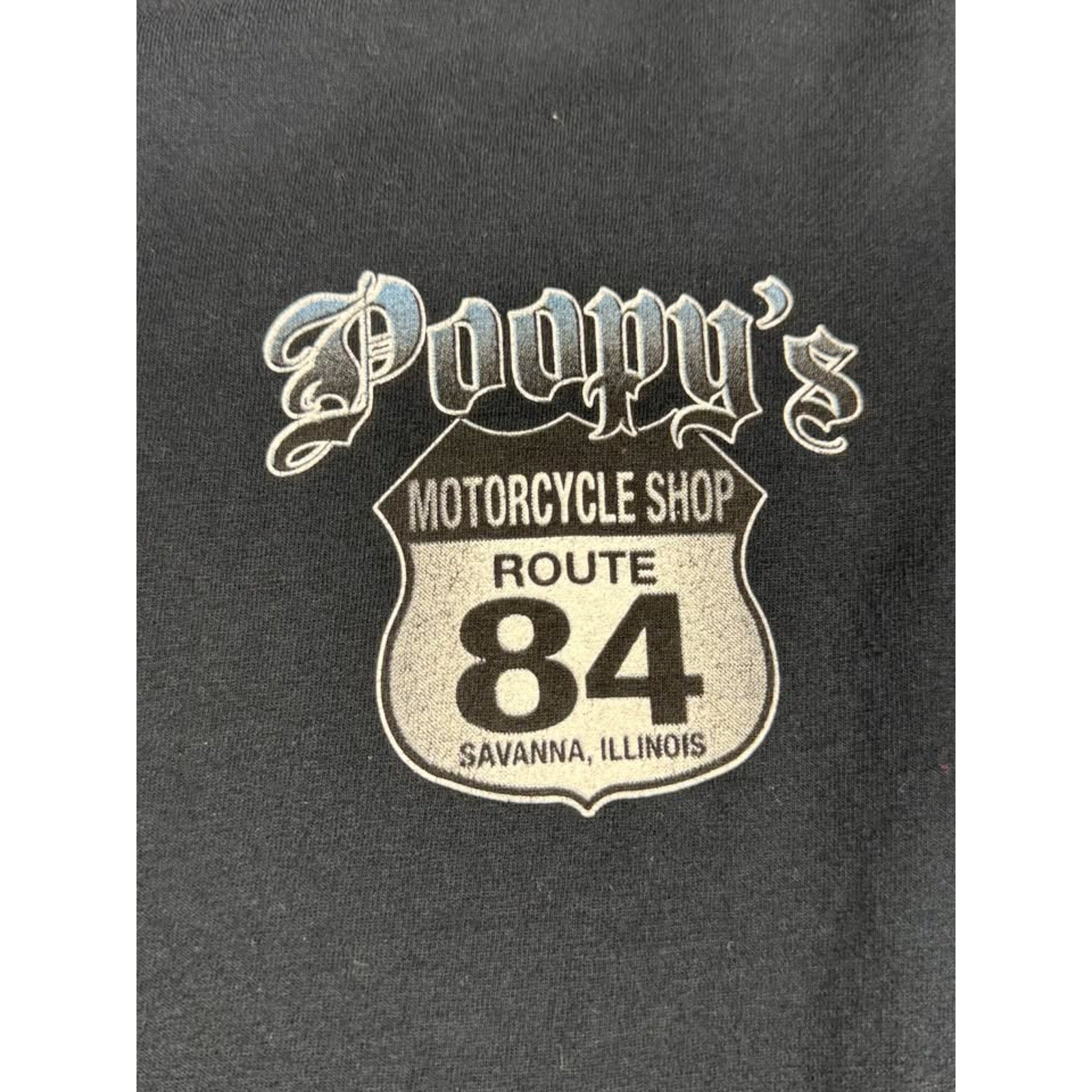 Poppy’s Motorcycle Shop Route 84 Savanna Illinois Biker Graphic T-Shirt Mens Medium