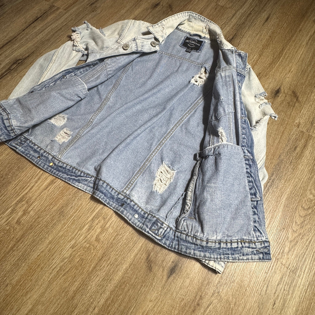 Victorious Distressed Light Wash Denim Trucker Jacket Men’s Small Cotton Vtg Y2K