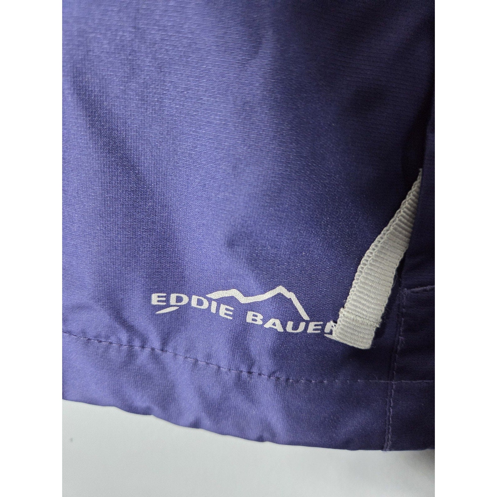 Eddie Bauer Women’s Navy Lightweight Rain Jacket WeatherEdge Size S – Pre-Owned