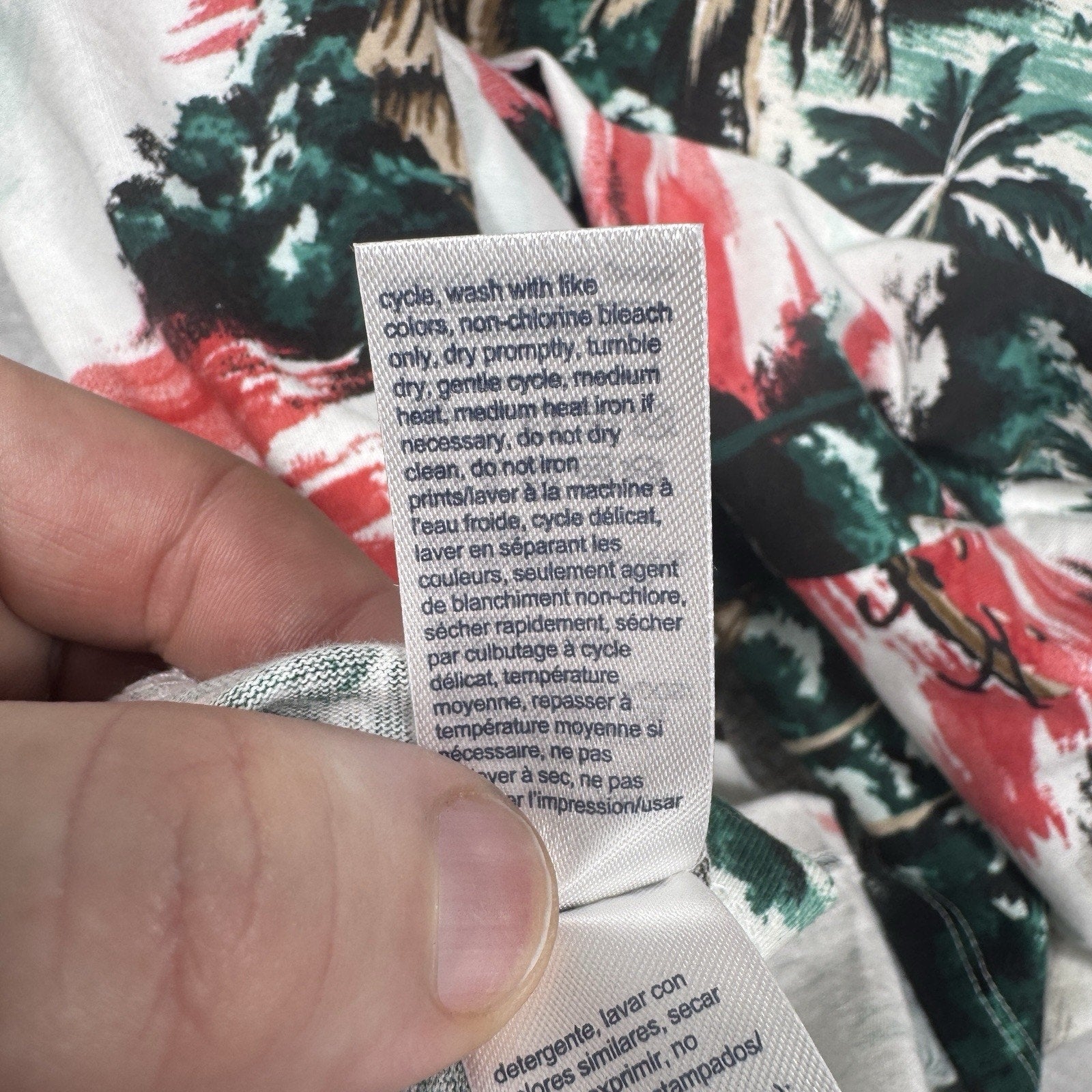 Tommy Hilfiger Tropical Island All Over Print T Shirt Men’s Medium 100% Cotton M