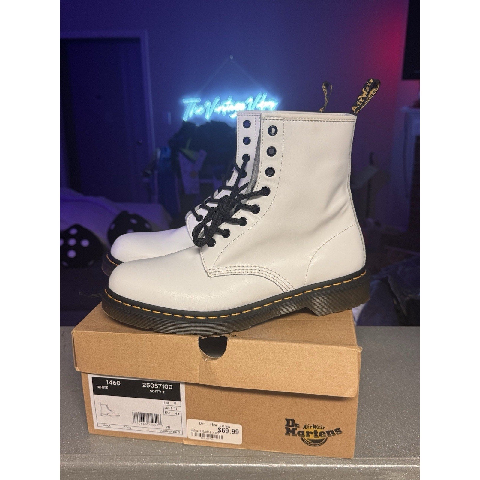 25057100 Doc Dr. Martens Air Wair 1460 Softy White Leather Combat Boots 9 Wmns