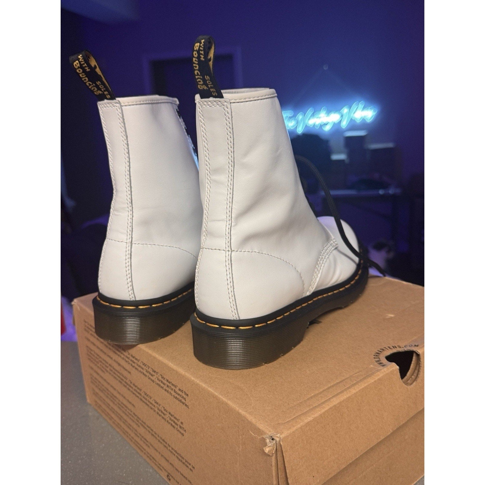 25057100 Doc Dr. Martens Air Wair 1460 Softy White Leather Combat Boots 11 Wmns