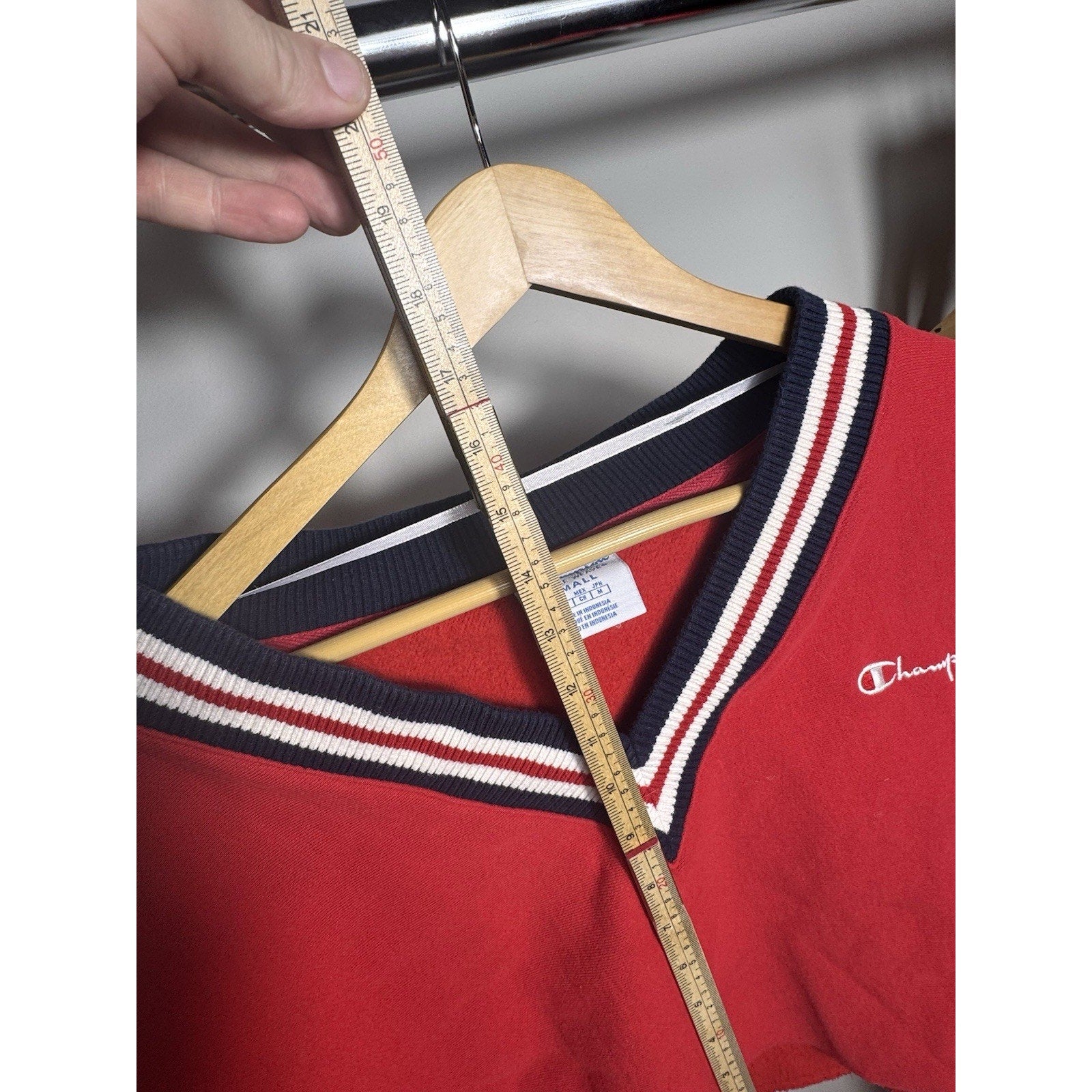 Vtg Champion Reverse Weave Cropped V-Neck Sweatshirt Red Womens Small