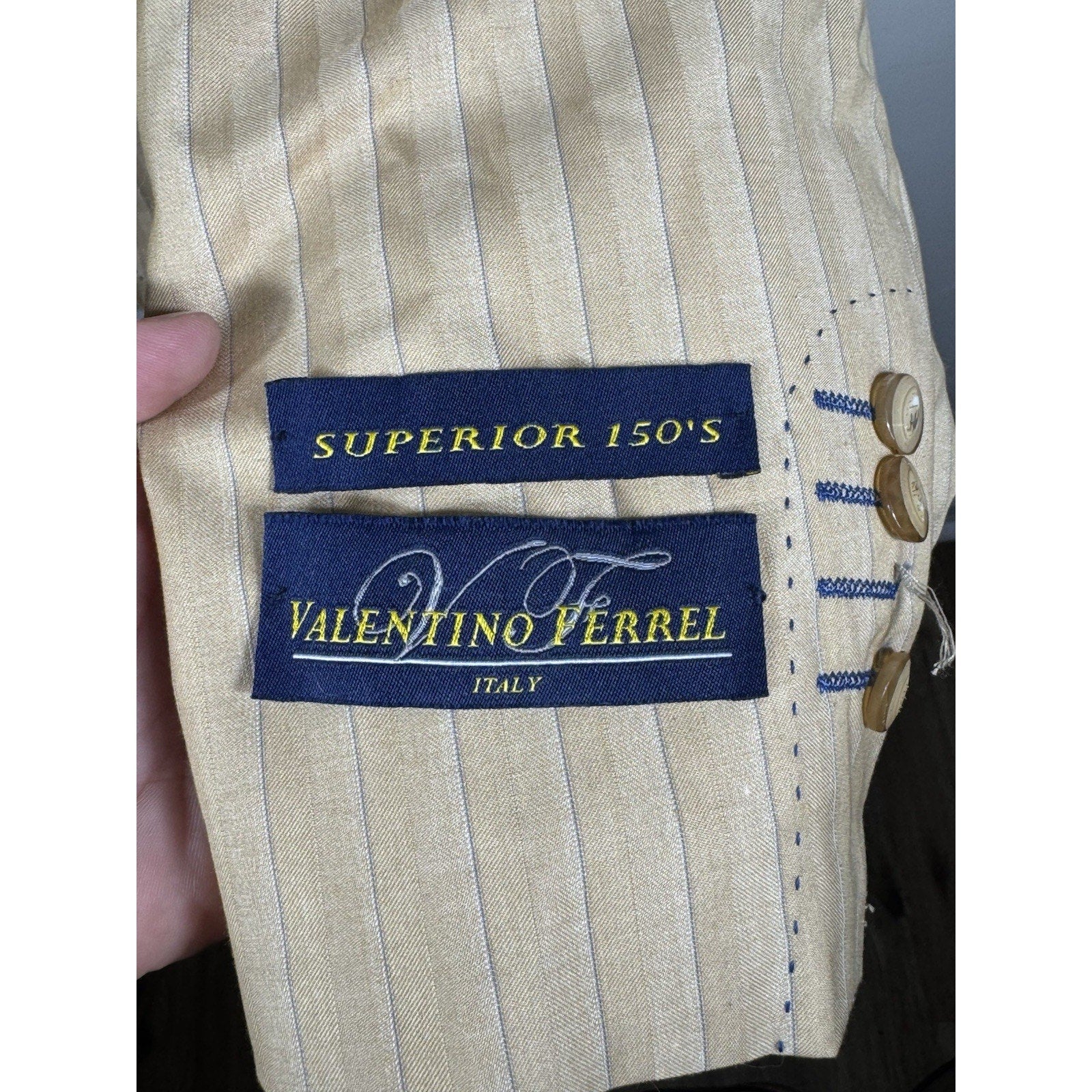 Valentino Ferrel Superior 150’s Beige Pinstripe Suit Men’s 48L 2-Piece Italy 43