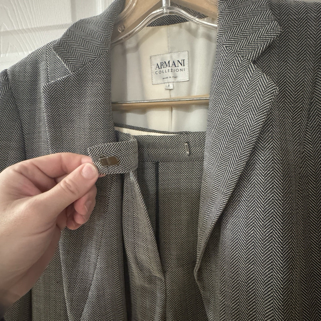 Armani Collezioni Womens Virgin Wool Gray Herringbone Pant Suit Size 4 Italy