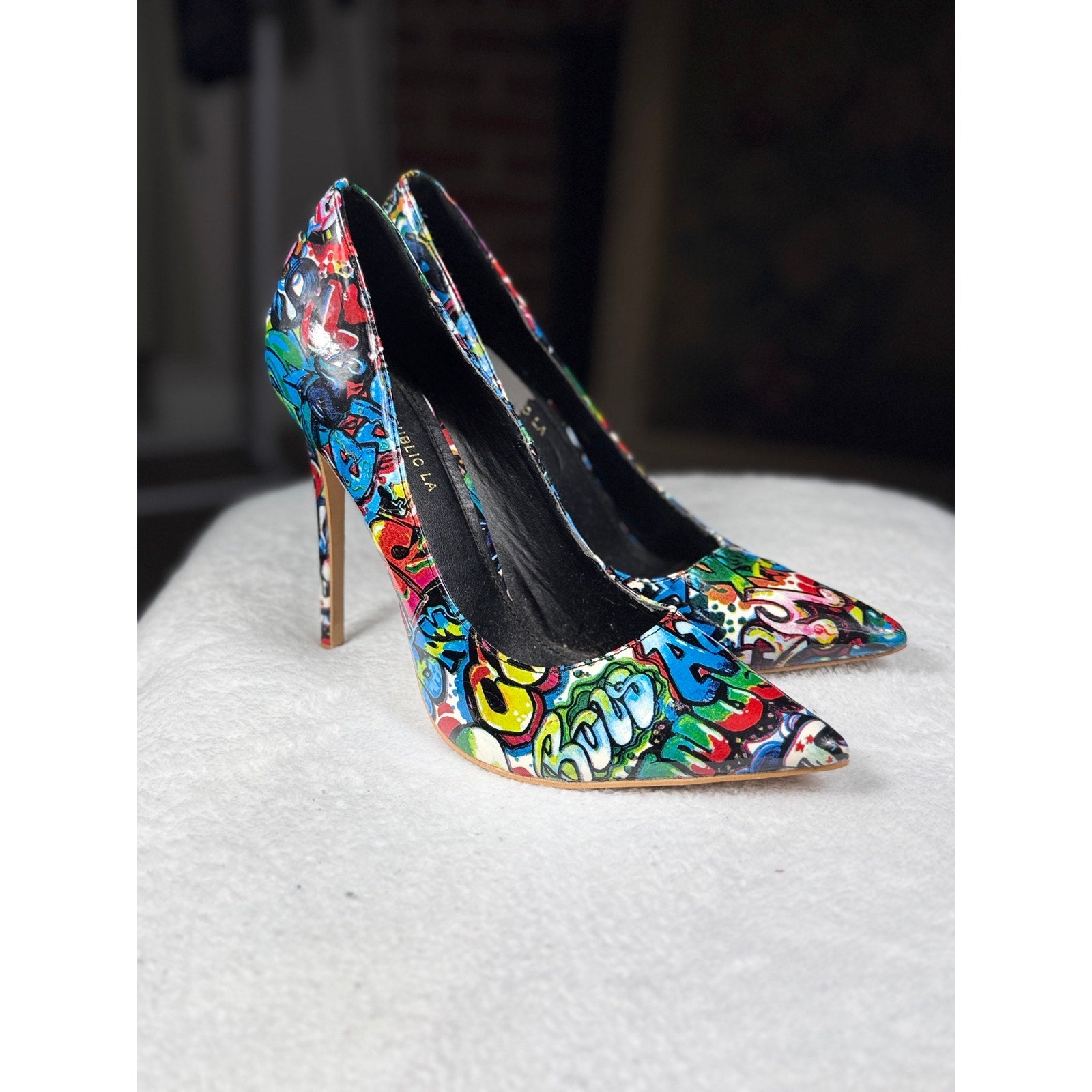 Shoe Republic LA Graffiti Print Stiletto Heels Women’s Size 6.5 7 Pointed Toe Pumps