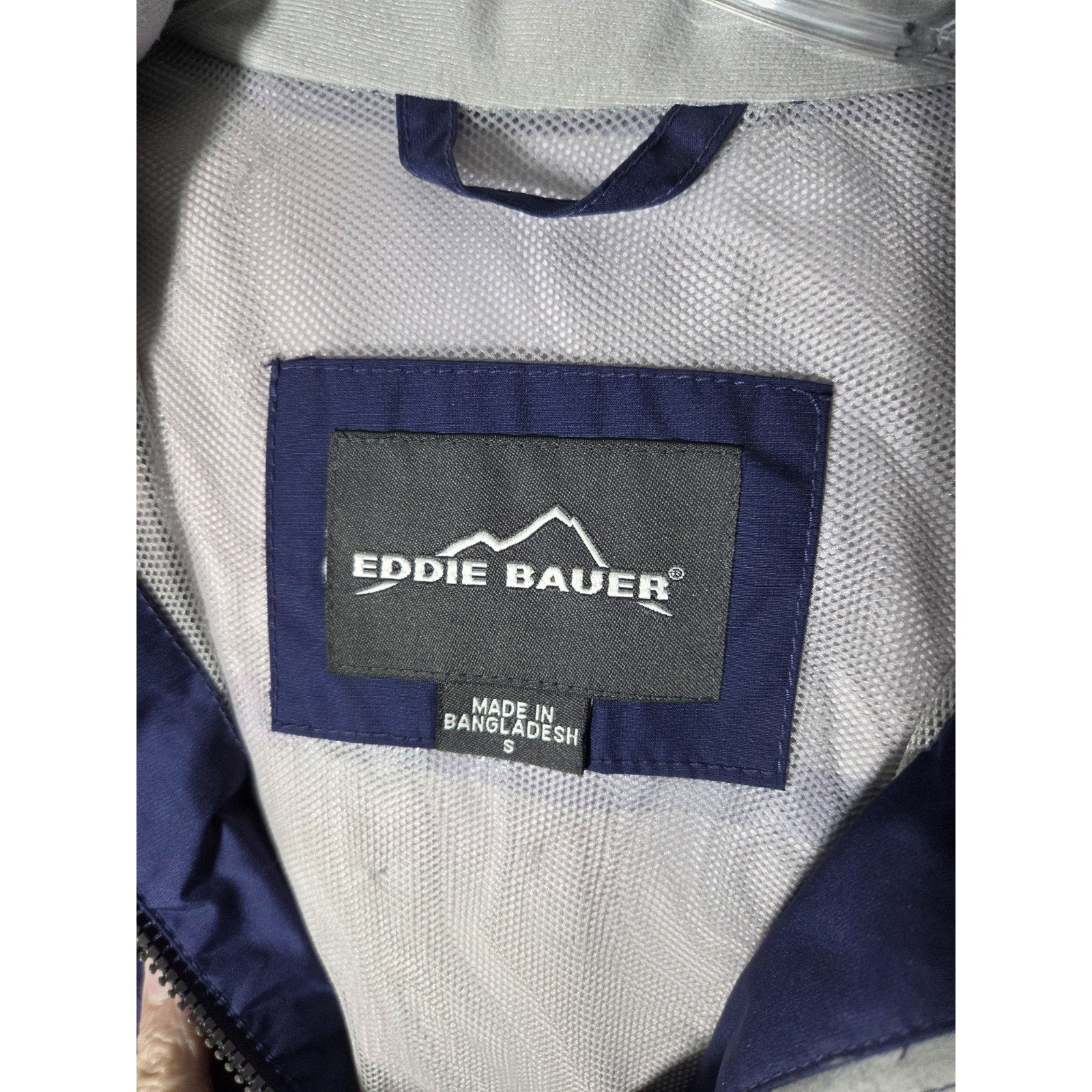 Eddie Bauer Women’s Navy Lightweight Rain Jacket WeatherEdge Size S – Pre-Owned