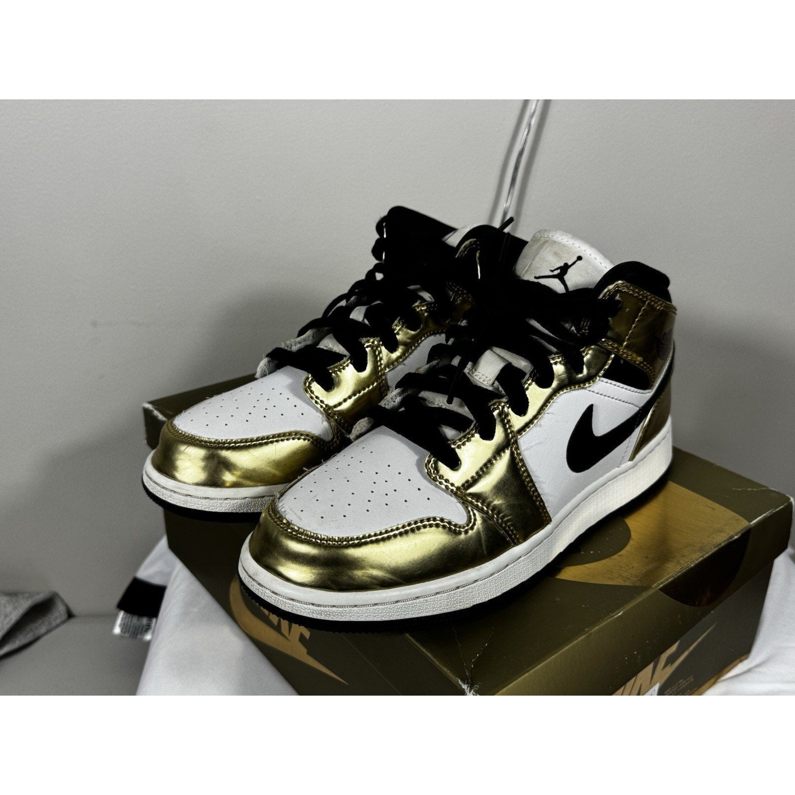 Nike Air Jordan 1 Mid SE Metallic Gold DC1420-700 GS Size 7Y 7 Used