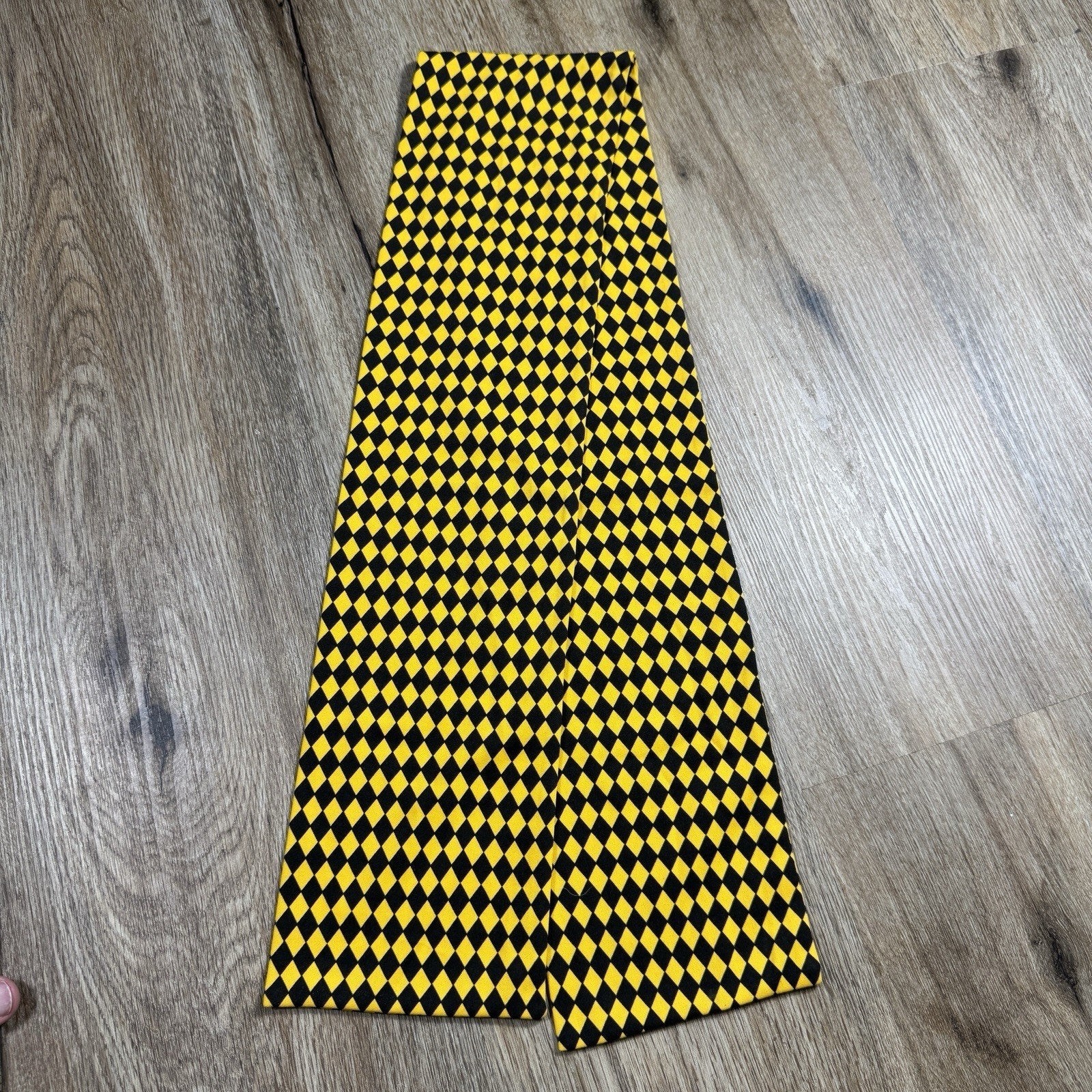 Vtg Rakkei Rama World Geometric Checkered Flight Scarf Yellow Black USA 41.5”