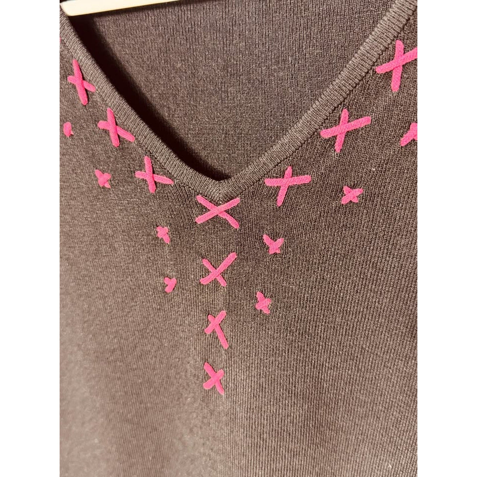 Cordacci Black Short Sleeve Knit Top Pink Embroidered Cross Stitch VNeck Women M