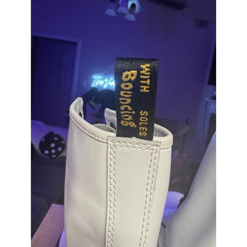 25057100 Doc Dr. Martens Air Wair 1460 Softy White Leather Combat Boots 11 Wmns