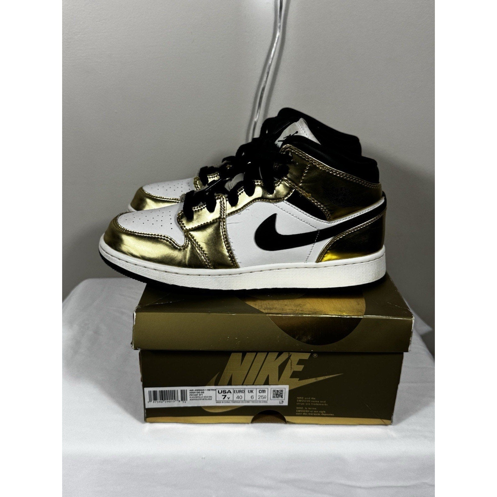 Nike Air Jordan 1 Mid SE Metallic Gold DC1420-700 GS Size 7Y 7 Used