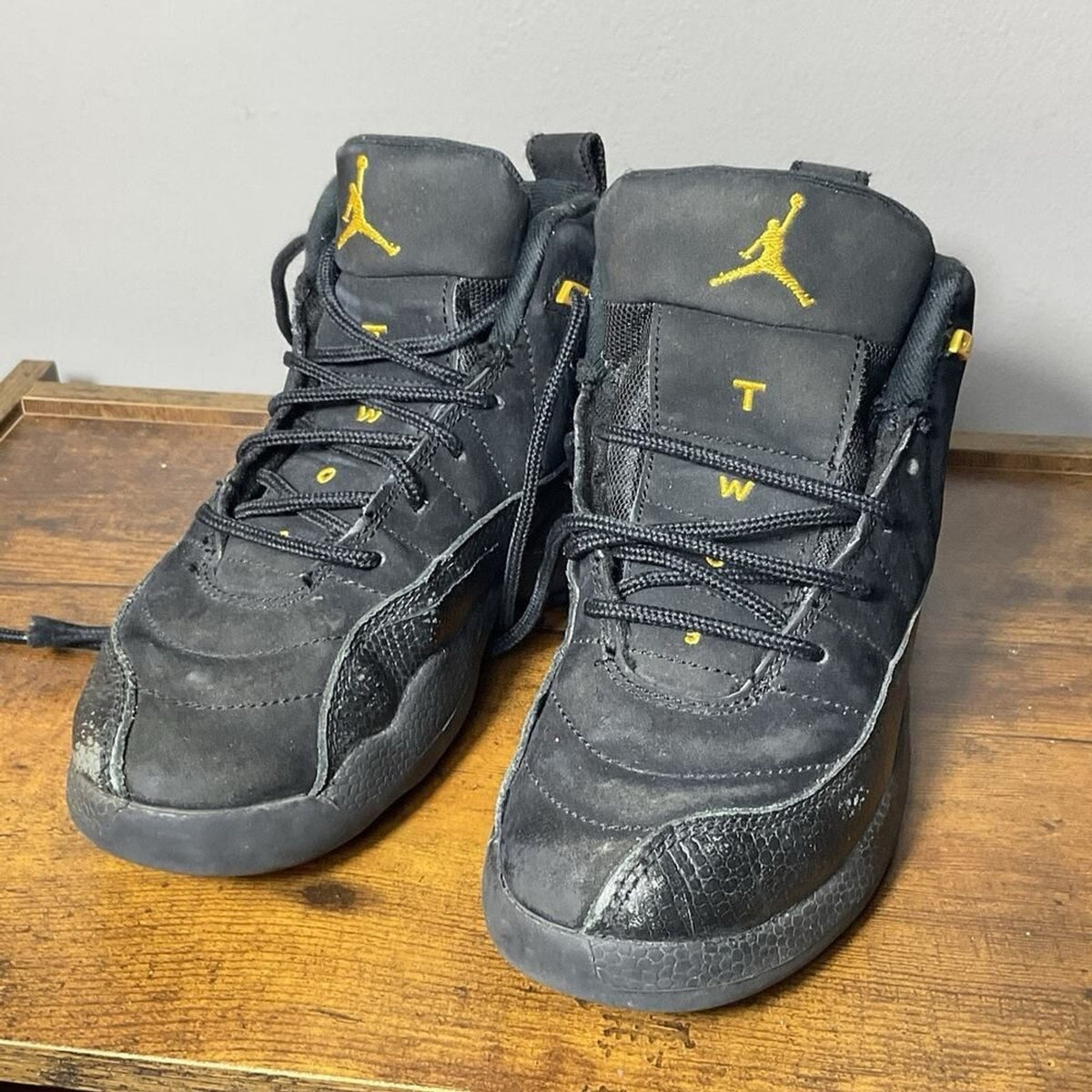 Nike Air Jordan 12 XII Retro Black Taxi 151186-071 Size 1Y Preschool - Used