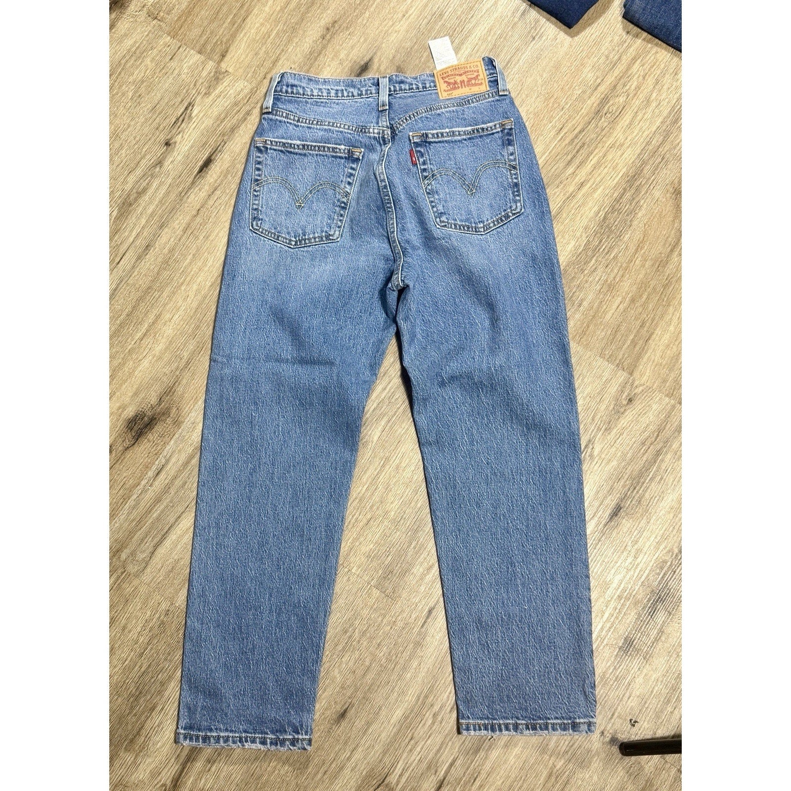 Levi's Women's 501 Original Fit Button Fly Jeans W26 L26 Light Wash NWT