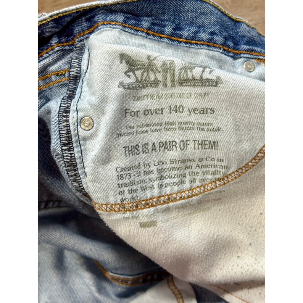 Vintage Levi’s 550 Relaxed Fit Jeans Men’s 38x30 Light Wash Denim Y2K Well Worn