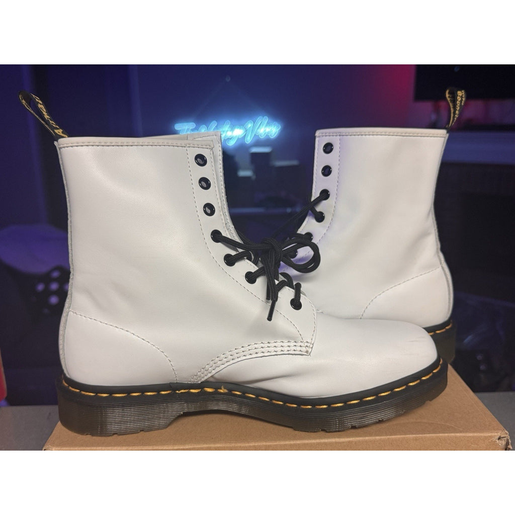 25057100 Doc Dr. Martens Air Wair 1460 Softy White Leather Combat Boots 9 Wmns