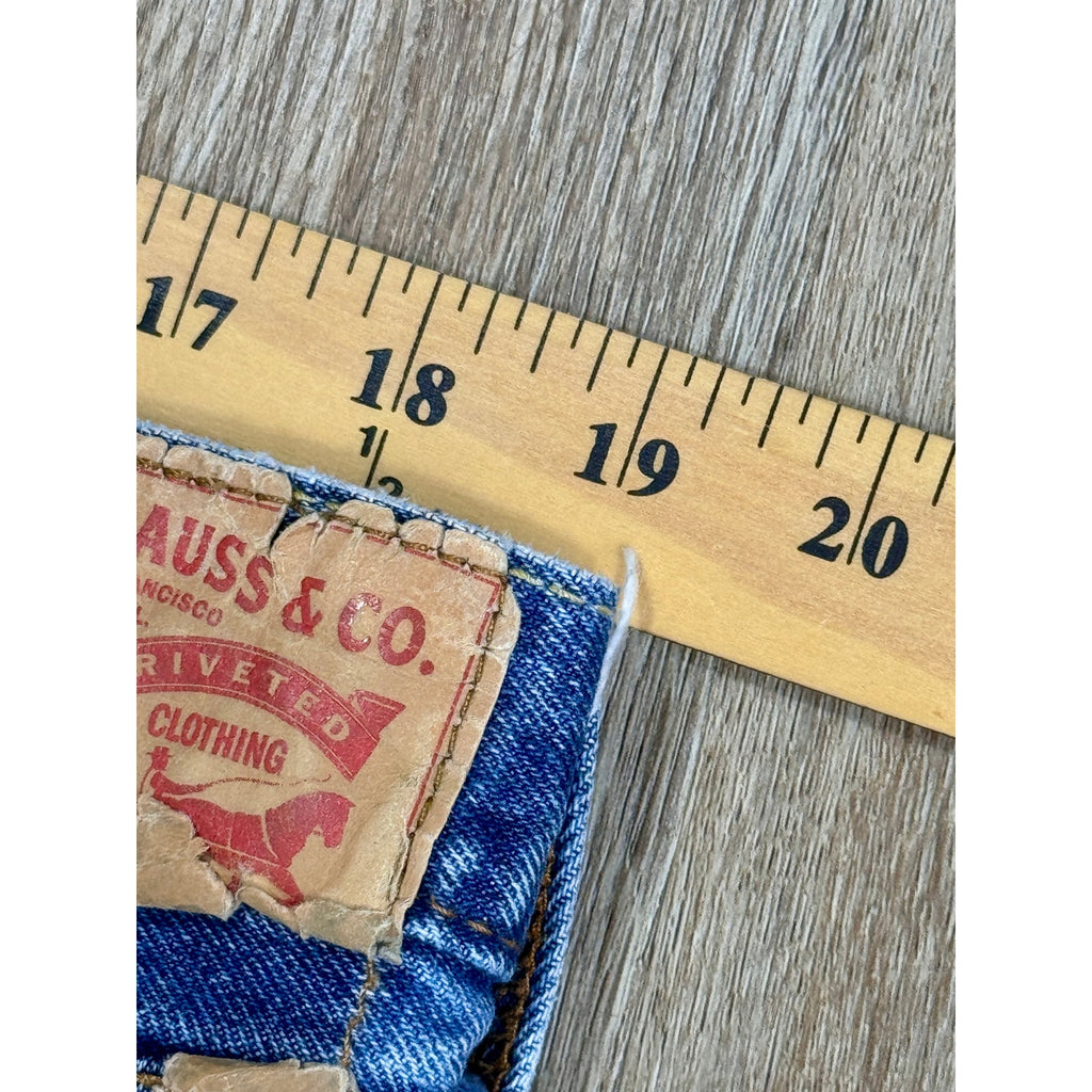 Vintage Levi’s 550 Relaxed Fit Jeans Men’s 38x30 Light Wash Denim Y2K Well Worn
